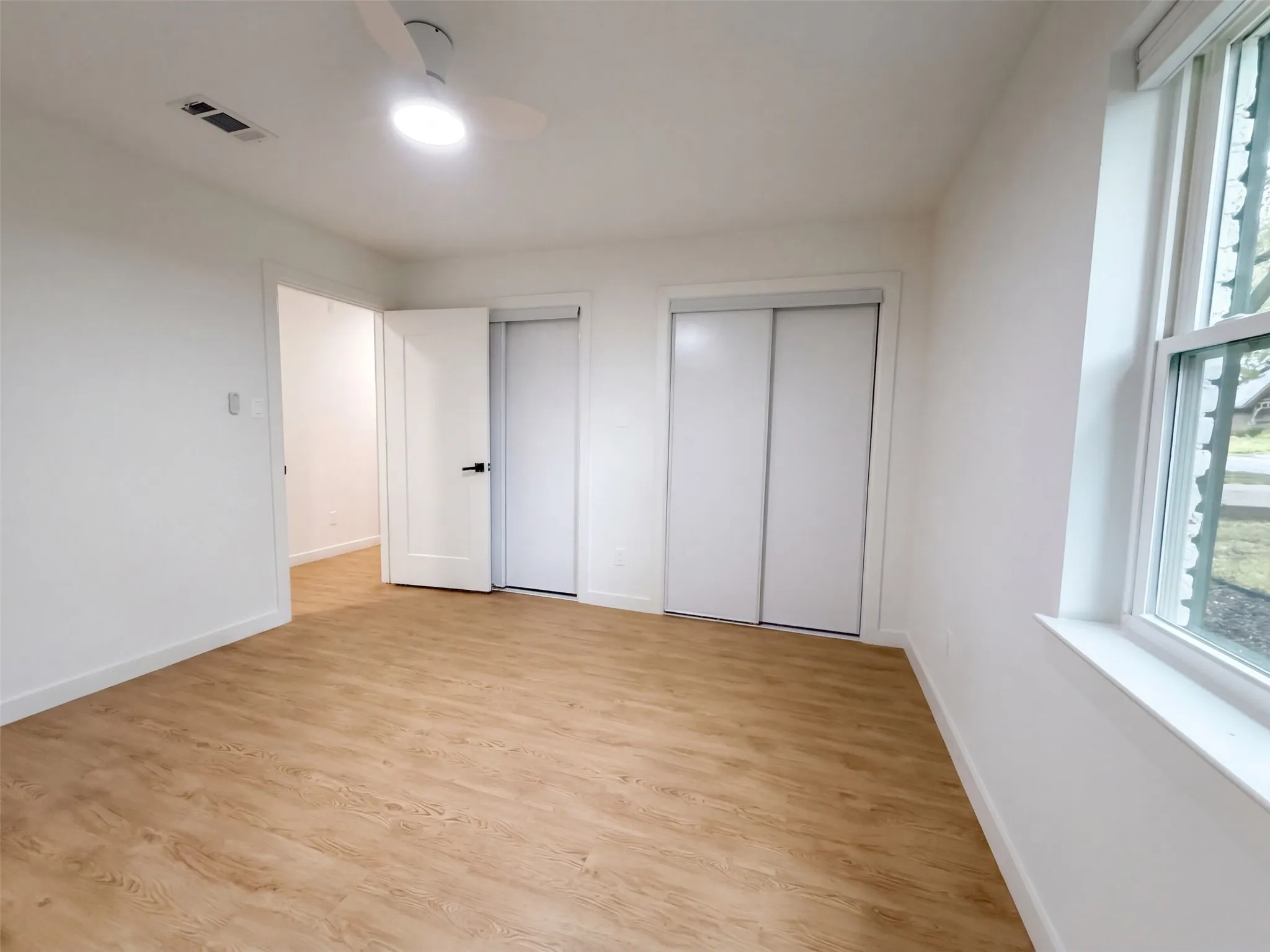Single Family Residence For Sale in Tarrant County , 1515 Cherokee Street, Arlington, Texas 76012, 4 Bedroom, 3 Bathroom, 2 Garage spaces, 2,158 Sqft, built in 1966, mls#21405242, Real Estate Agent in Arlington, Homes For Sale in Tarrant county, Homes For Sale in Arlington, Realtor in Arlington Texas, Real Estate Brokerage Independent Realty Texas, Luminita Cordes Realtor