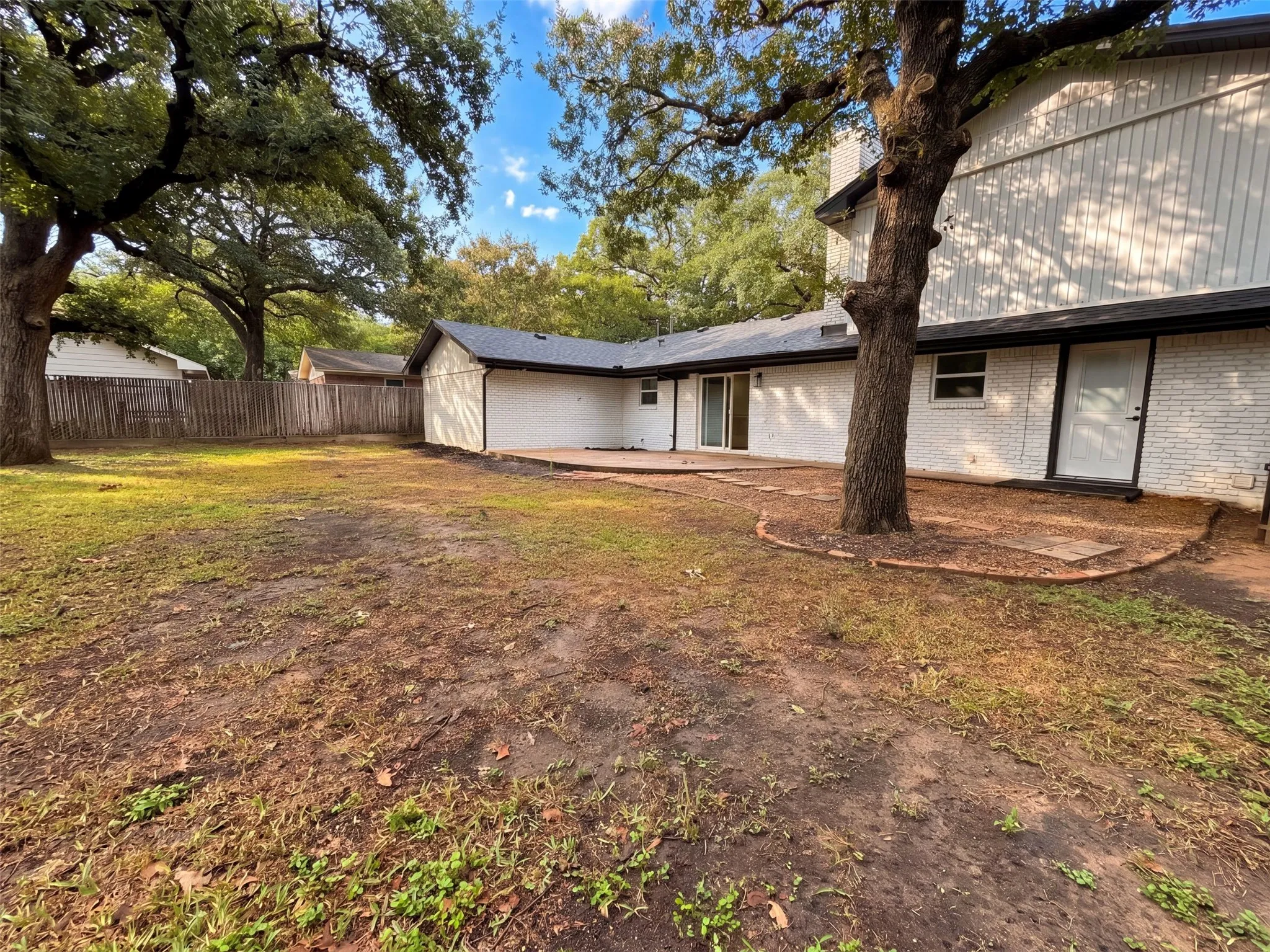 Single Family Residence For Sale in Tarrant County , 1515 Cherokee Street, Arlington, Texas 76012, 4 Bedroom, 3 Bathroom, 2 Garage spaces, 2,158 Sqft, built in 1966, mls#21405242, Real Estate Agent in Arlington, Homes For Sale in Tarrant county, Homes For Sale in Arlington, Realtor in Arlington Texas, Real Estate Brokerage Independent Realty Texas, Luminita Cordes Realtor
