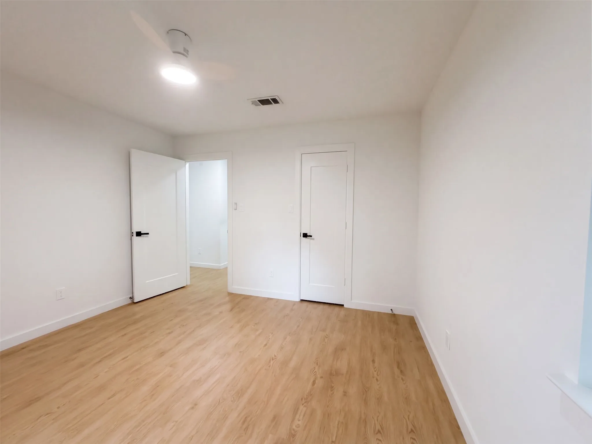 Single Family Residence For Sale in Tarrant County , 1515 Cherokee Street, Arlington, Texas 76012, 4 Bedroom, 3 Bathroom, 2 Garage spaces, 2,158 Sqft, built in 1966, mls#21405242, Real Estate Agent in Arlington, Homes For Sale in Tarrant county, Homes For Sale in Arlington, Realtor in Arlington Texas, Real Estate Brokerage Independent Realty Texas, Luminita Cordes Realtor
