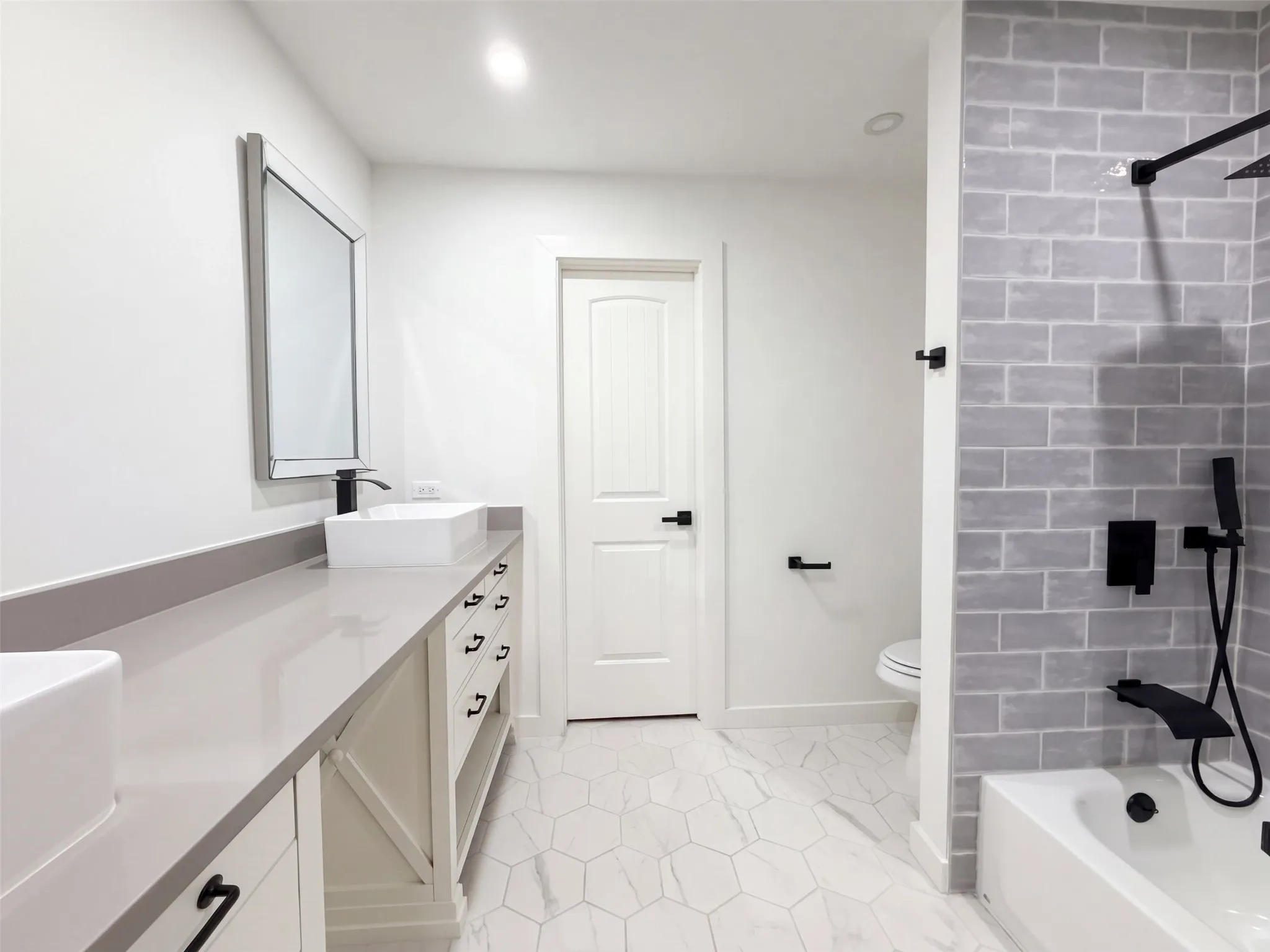 Single Family Residence For Sale in Tarrant County , 1515 Cherokee Street, Arlington, Texas 76012, 4 Bedroom, 3 Bathroom, 2 Garage spaces, 2,158 Sqft, built in 1966, mls#21405242, Real Estate Agent in Arlington, Homes For Sale in Tarrant county, Homes For Sale in Arlington, Realtor in Arlington Texas, Real Estate Brokerage Independent Realty Texas, Luminita Cordes Realtor