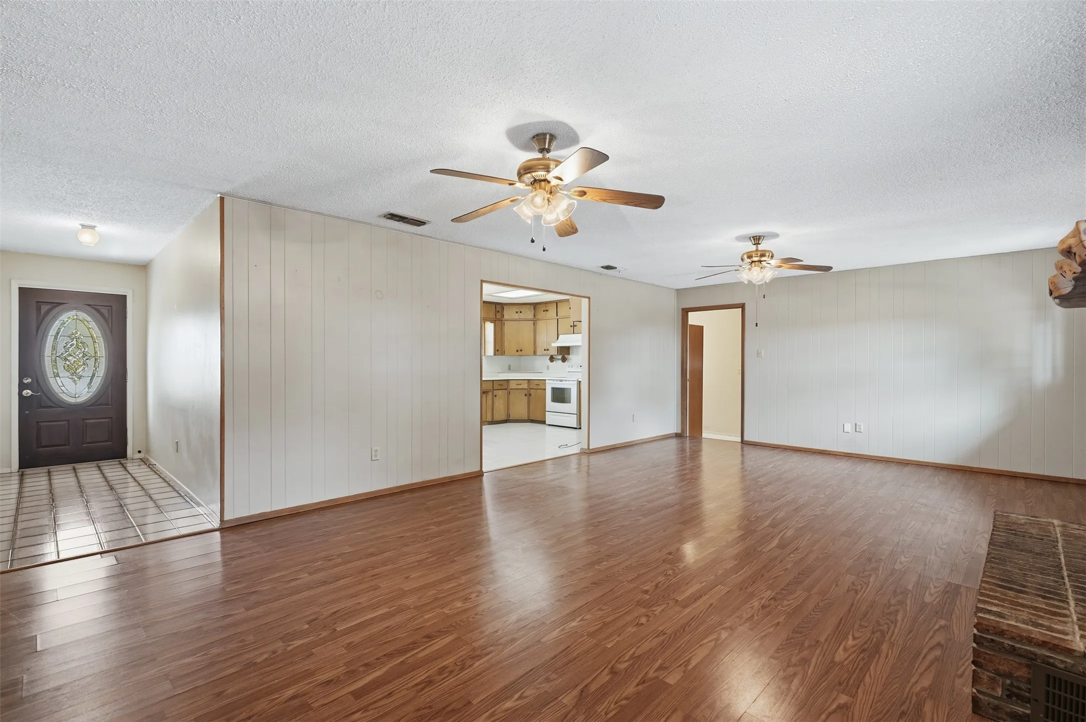 Single Family Residence For Sale in Wise County , 209 County Road 4917, Newark, Texas 76071, 3 Bedroom, 2 Bathroom, 2 Garage spaces, 2,132 Sqft, built in 1979, mls#21405415, Real Estate Agent in Newark, Homes For Sale in Wise county, Homes For Sale in Newark, Realtor in Newark Texas, Real Estate Brokerage Independent Realty Texas, Luminita Cordes Realtor