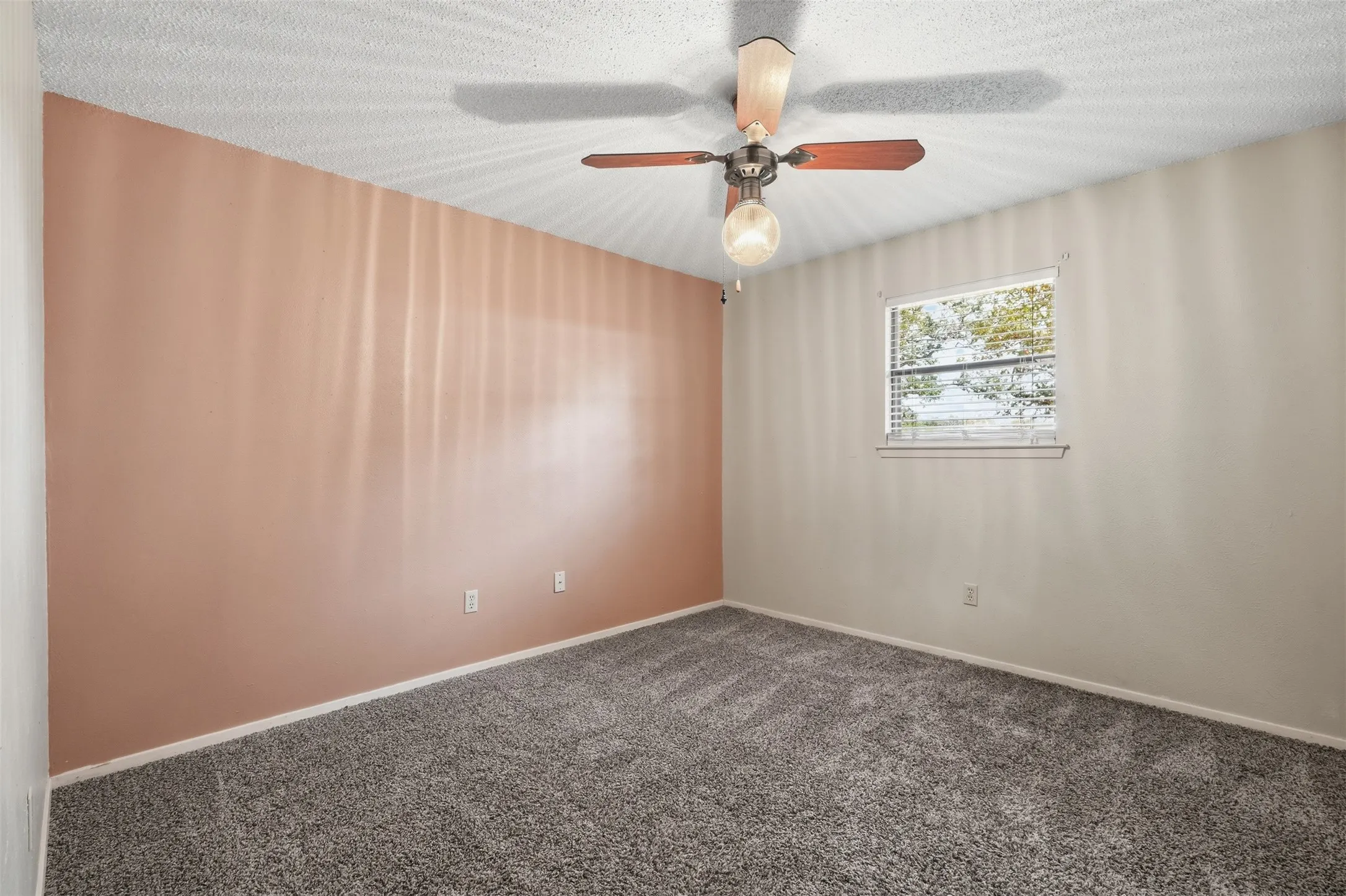Single Family Residence For Sale in Wise County , 209 County Road 4917, Newark, Texas 76071, 3 Bedroom, 2 Bathroom, 2 Garage spaces, 2,132 Sqft, built in 1979, mls#21405415, Real Estate Agent in Newark, Homes For Sale in Wise county, Homes For Sale in Newark, Realtor in Newark Texas, Real Estate Brokerage Independent Realty Texas, Luminita Cordes Realtor