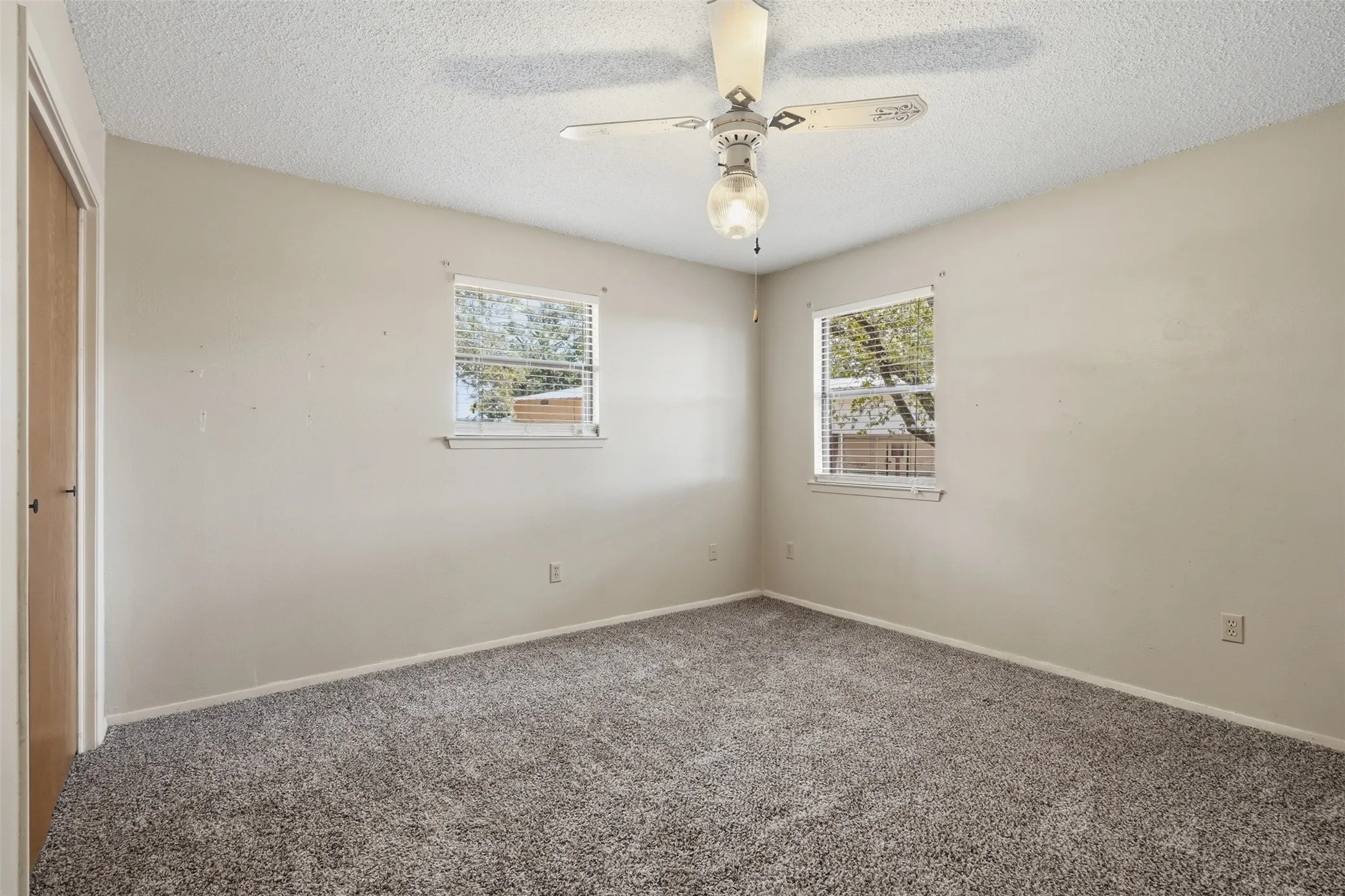 Single Family Residence For Sale in Wise County , 209 County Road 4917, Newark, Texas 76071, 3 Bedroom, 2 Bathroom, 2 Garage spaces, 2,132 Sqft, built in 1979, mls#21405415, Real Estate Agent in Newark, Homes For Sale in Wise county, Homes For Sale in Newark, Realtor in Newark Texas, Real Estate Brokerage Independent Realty Texas, Luminita Cordes Realtor