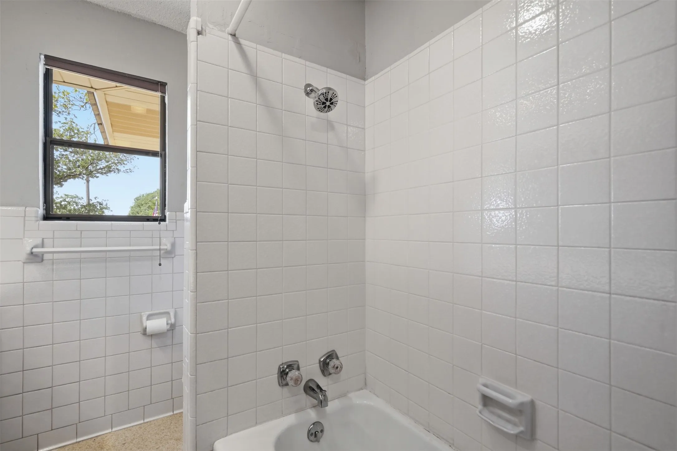 Single Family Residence For Sale in Wise County , 209 County Road 4917, Newark, Texas 76071, 3 Bedroom, 2 Bathroom, 2 Garage spaces, 2,132 Sqft, built in 1979, mls#21405415, Real Estate Agent in Newark, Homes For Sale in Wise county, Homes For Sale in Newark, Realtor in Newark Texas, Real Estate Brokerage Independent Realty Texas, Luminita Cordes Realtor