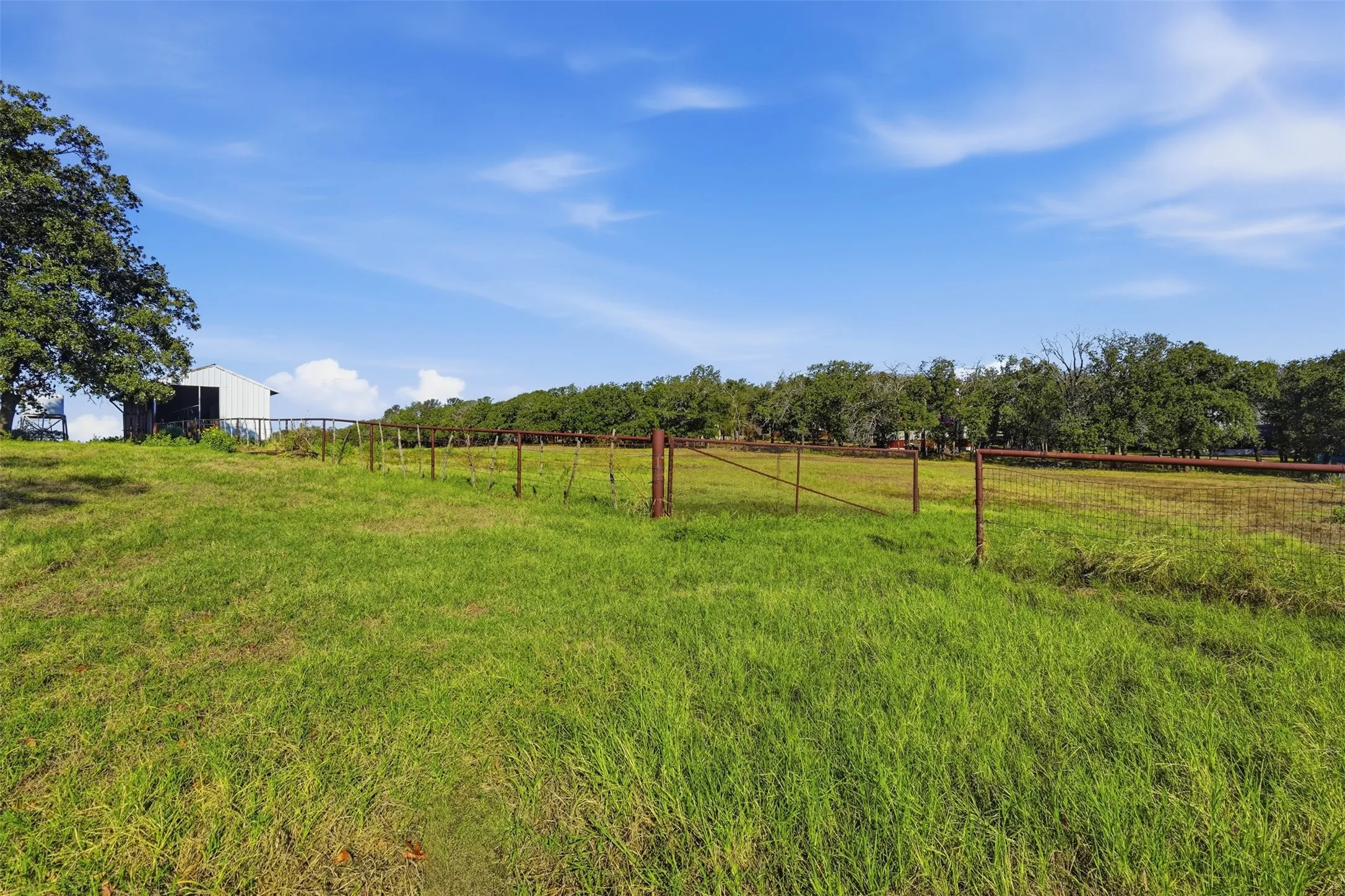 Single Family Residence For Sale in Wise County , 209 County Road 4917, Newark, Texas 76071, 3 Bedroom, 2 Bathroom, 2 Garage spaces, 2,132 Sqft, built in 1979, mls#21405415, Real Estate Agent in Newark, Homes For Sale in Wise county, Homes For Sale in Newark, Realtor in Newark Texas, Real Estate Brokerage Independent Realty Texas, Luminita Cordes Realtor