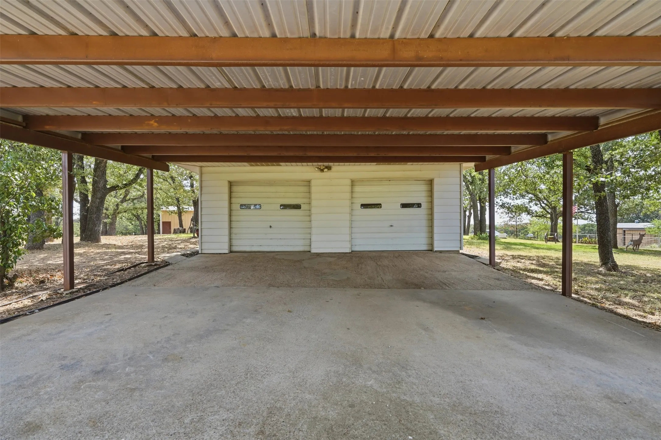 Single Family Residence For Sale in Wise County , 209 County Road 4917, Newark, Texas 76071, 3 Bedroom, 2 Bathroom, 2 Garage spaces, 2,132 Sqft, built in 1979, mls#21405415, Real Estate Agent in Newark, Homes For Sale in Wise county, Homes For Sale in Newark, Realtor in Newark Texas, Real Estate Brokerage Independent Realty Texas, Luminita Cordes Realtor