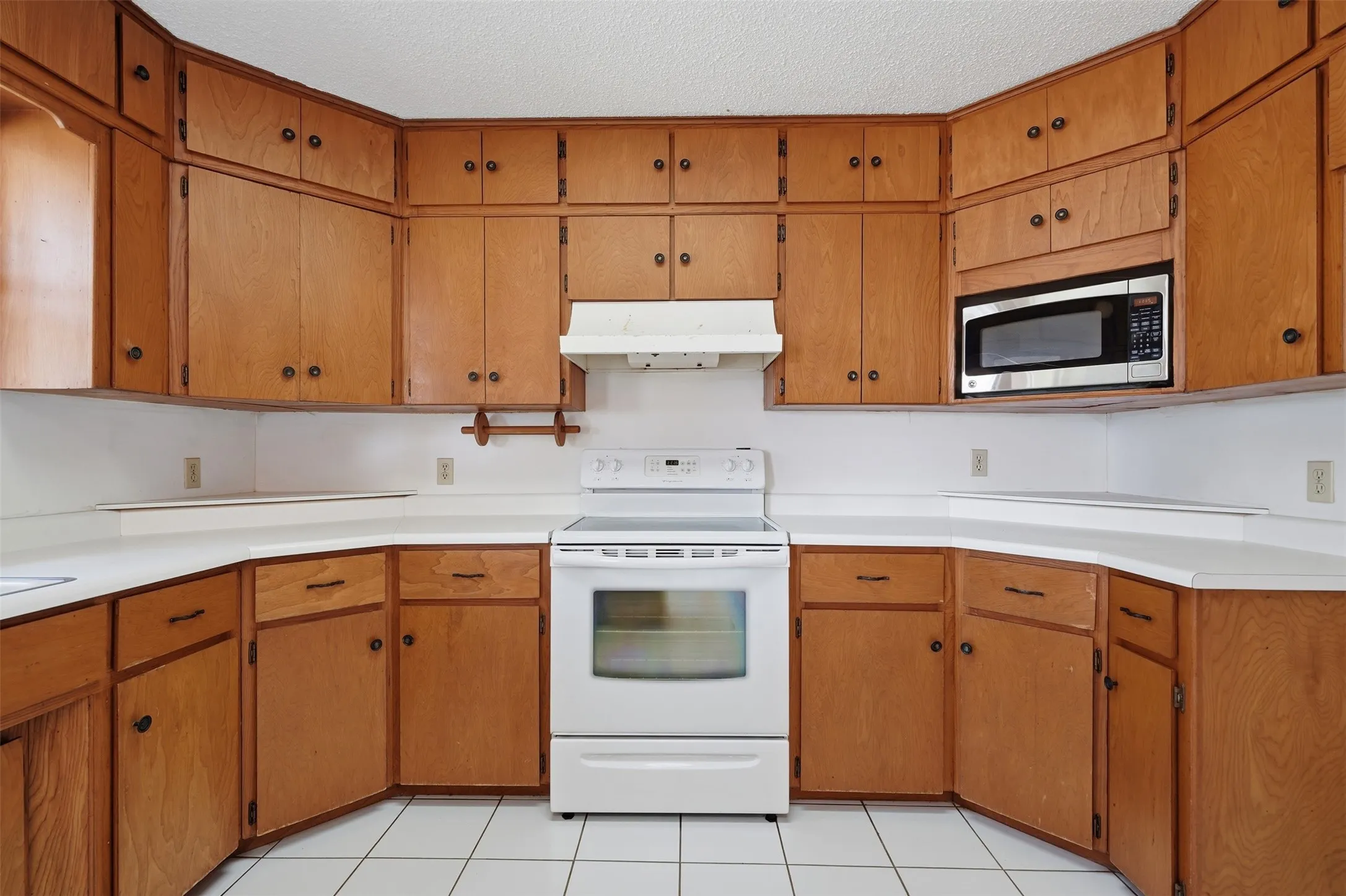 Single Family Residence For Sale in Wise County , 209 County Road 4917, Newark, Texas 76071, 3 Bedroom, 2 Bathroom, 2 Garage spaces, 2,132 Sqft, built in 1979, mls#21405415, Real Estate Agent in Newark, Homes For Sale in Wise county, Homes For Sale in Newark, Realtor in Newark Texas, Real Estate Brokerage Independent Realty Texas, Luminita Cordes Realtor