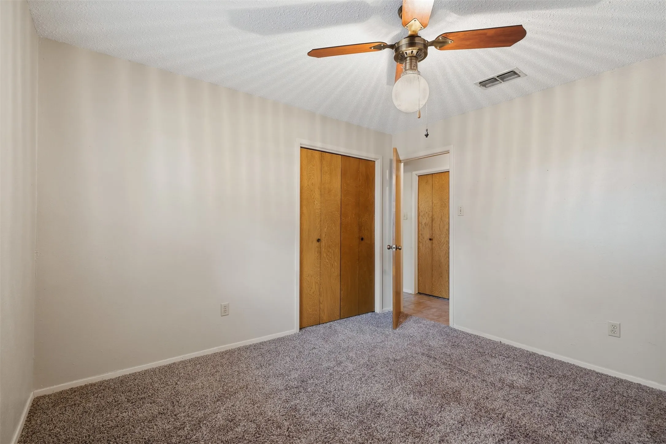 Single Family Residence For Sale in Wise County , 209 County Road 4917, Newark, Texas 76071, 3 Bedroom, 2 Bathroom, 2 Garage spaces, 2,132 Sqft, built in 1979, mls#21405415, Real Estate Agent in Newark, Homes For Sale in Wise county, Homes For Sale in Newark, Realtor in Newark Texas, Real Estate Brokerage Independent Realty Texas, Luminita Cordes Realtor