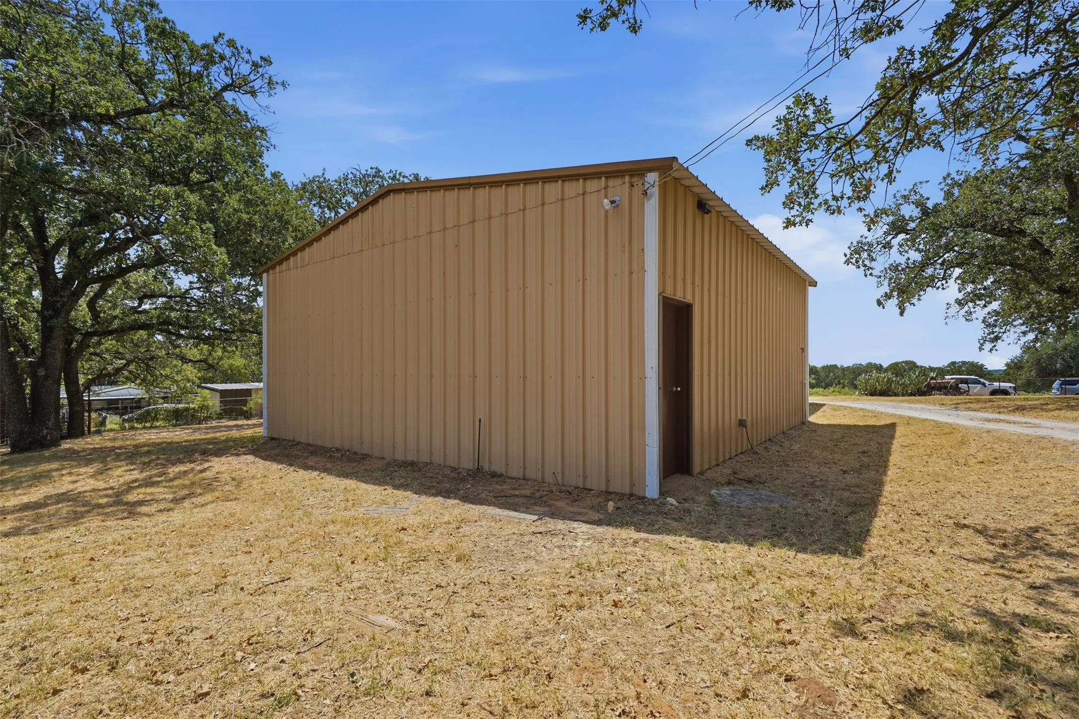 Single Family Residence For Sale in Wise County , 209 County Road 4917, Newark, Texas 76071, 3 Bedroom, 2 Bathroom, 2 Garage spaces, 2,132 Sqft, built in 1979, mls#21405415, Real Estate Agent in Newark, Homes For Sale in Wise county, Homes For Sale in Newark, Realtor in Newark Texas, Real Estate Brokerage Independent Realty Texas, Luminita Cordes Realtor