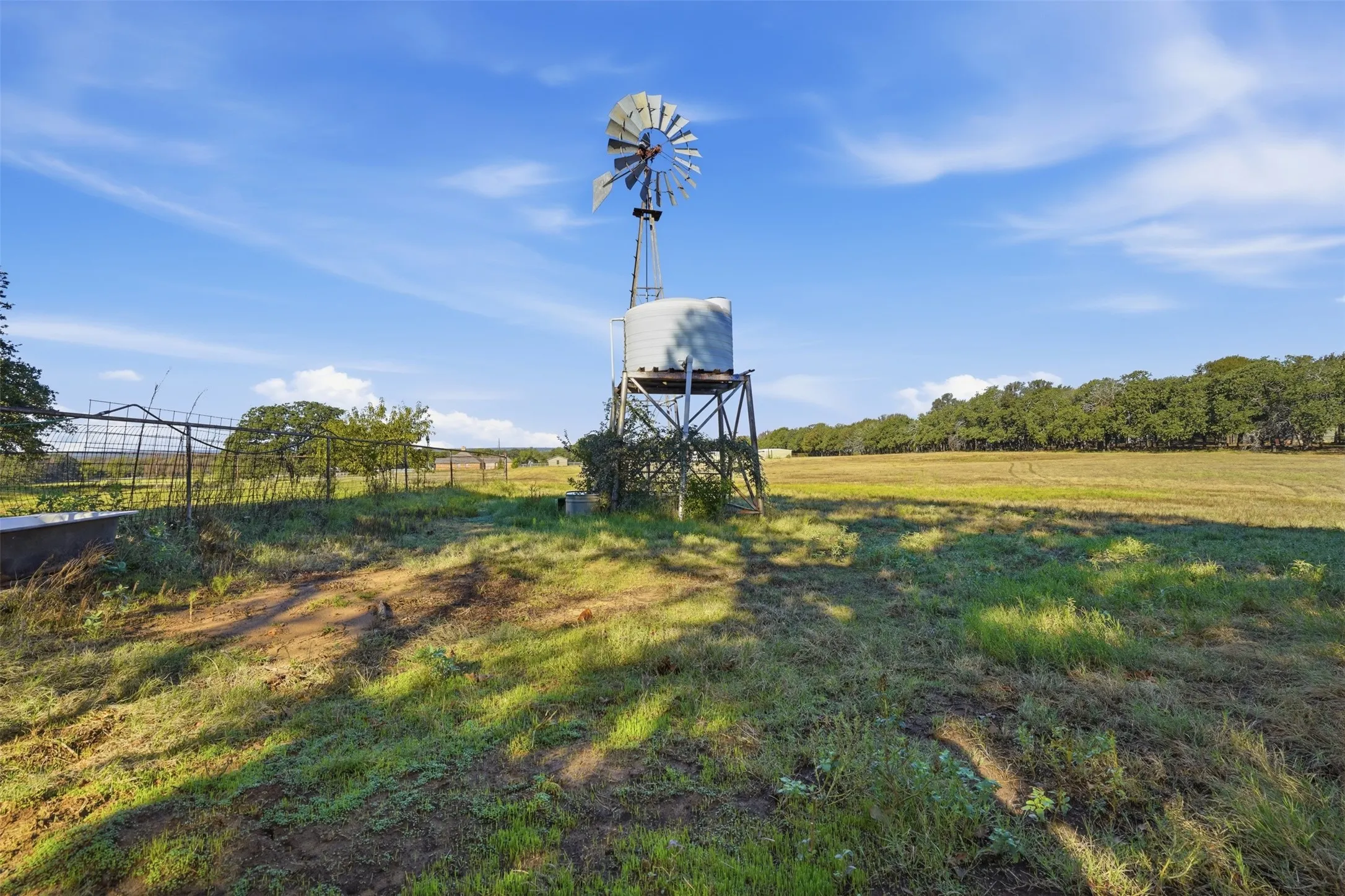 Single Family Residence For Sale in Wise County , 209 County Road 4917, Newark, Texas 76071, 3 Bedroom, 2 Bathroom, 2 Garage spaces, 2,132 Sqft, built in 1979, mls#21405415, Real Estate Agent in Newark, Homes For Sale in Wise county, Homes For Sale in Newark, Realtor in Newark Texas, Real Estate Brokerage Independent Realty Texas, Luminita Cordes Realtor