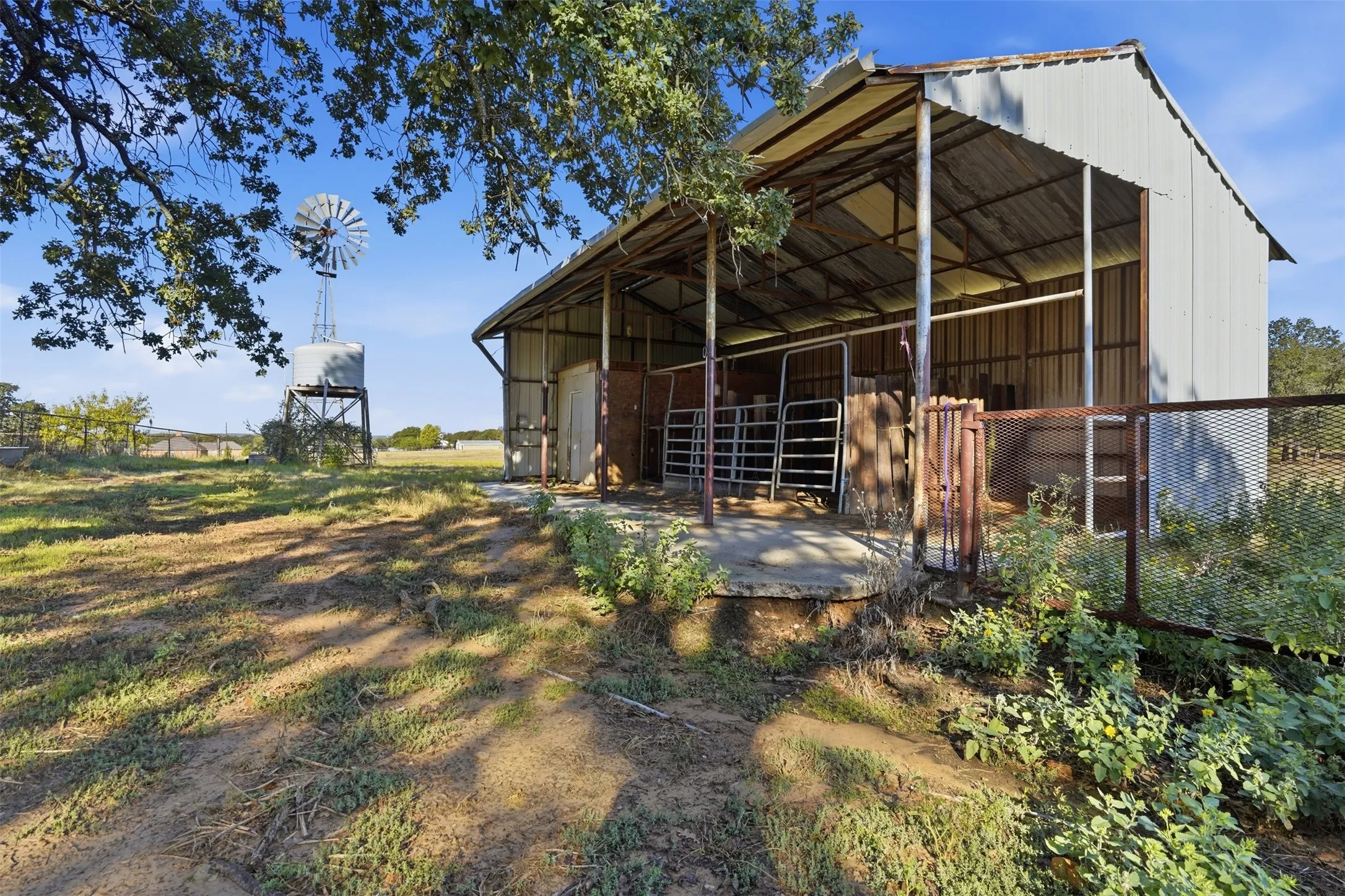 Single Family Residence For Sale in Wise County , 209 County Road 4917, Newark, Texas 76071, 3 Bedroom, 2 Bathroom, 2 Garage spaces, 2,132 Sqft, built in 1979, mls#21405415, Real Estate Agent in Newark, Homes For Sale in Wise county, Homes For Sale in Newark, Realtor in Newark Texas, Real Estate Brokerage Independent Realty Texas, Luminita Cordes Realtor
