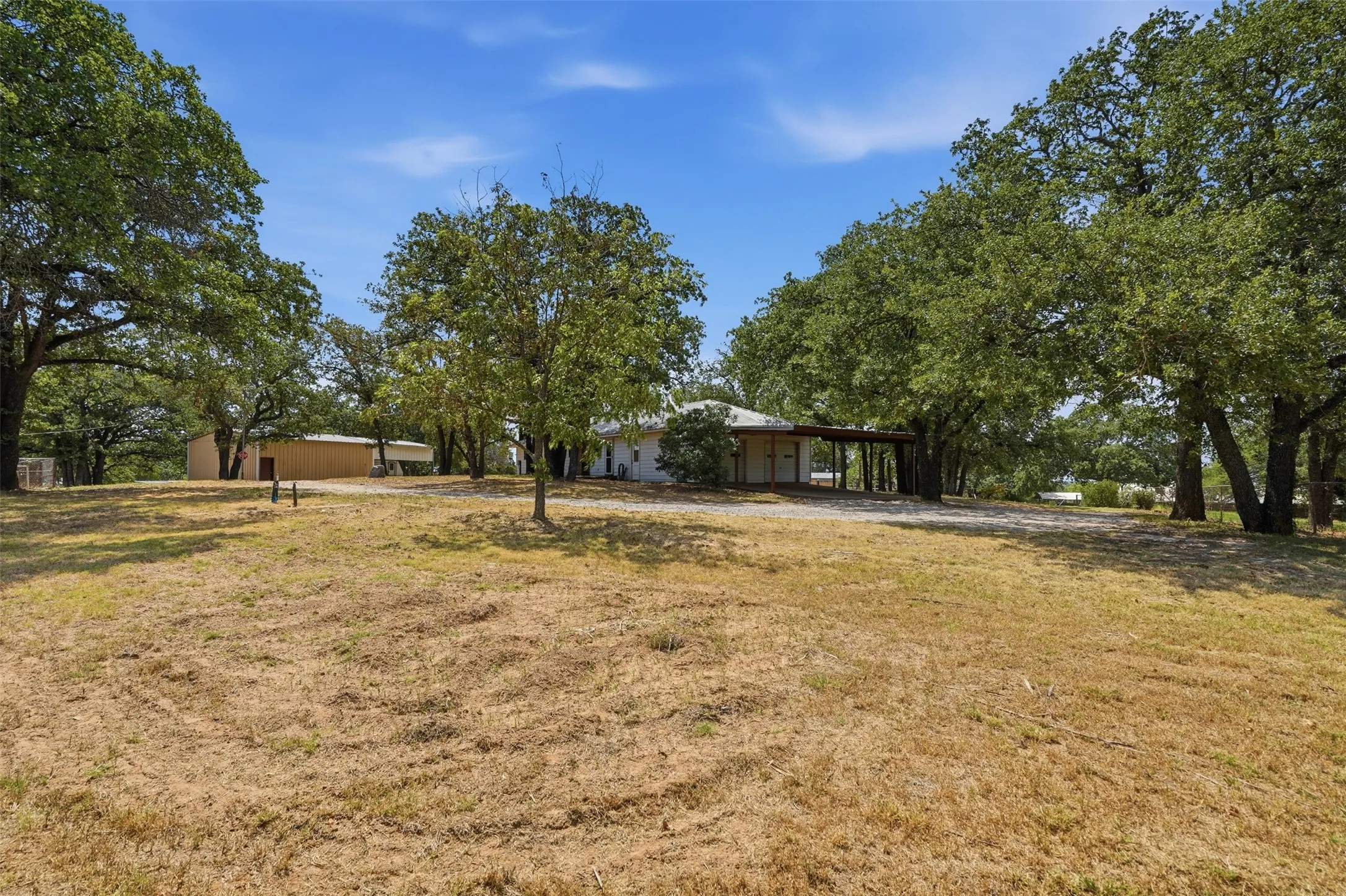 Single Family Residence For Sale in Wise County , 209 County Road 4917, Newark, Texas 76071, 3 Bedroom, 2 Bathroom, 2 Garage spaces, 2,132 Sqft, built in 1979, mls#21405415, Real Estate Agent in Newark, Homes For Sale in Wise county, Homes For Sale in Newark, Realtor in Newark Texas, Real Estate Brokerage Independent Realty Texas, Luminita Cordes Realtor
