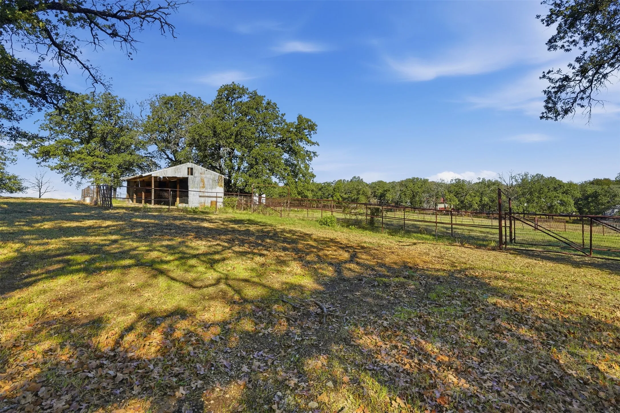 Single Family Residence For Sale in Wise County , 209 County Road 4917, Newark, Texas 76071, 3 Bedroom, 2 Bathroom, 2 Garage spaces, 2,132 Sqft, built in 1979, mls#21405415, Real Estate Agent in Newark, Homes For Sale in Wise county, Homes For Sale in Newark, Realtor in Newark Texas, Real Estate Brokerage Independent Realty Texas, Luminita Cordes Realtor