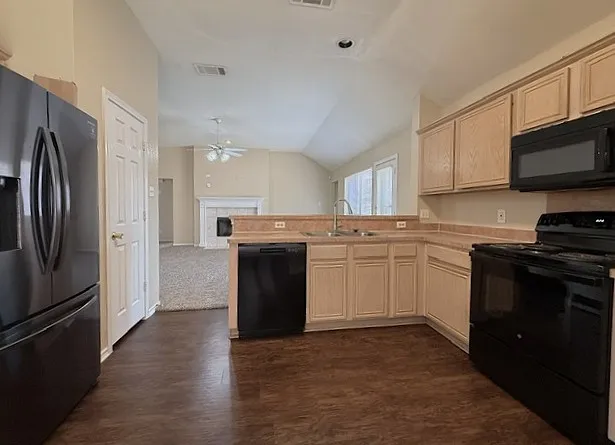Single Family Residence For Rent in Dallas County , 2218 W Thoroughbred Drive, Lancaster, Texas 75146, 4 Bedroom, 2 Bathroom, 2 Garage spaces, 1,958 Sqft, built in 2000, mls#21405421, Real Estate Agent in Lancaster, Homes For Rent in Dallas county, Homes For Rent in Lancaster, Realtor in Lancaster Texas, Real Estate Brokerage Independent Realty Texas, Luminita Cordes Realtor