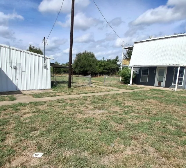 Single Family Residence For Sale in Lamar County , 833 County Road 33100, Sumner, Texas 75486, 2 Bedroom, 3 Bathroom, 2 Garage spaces, 2,077 Sqft, built in 1994, mls#21403971, Real Estate Agent in Sumner, Homes For Sale in Lamar county, Homes For Sale in Sumner, Realtor in Sumner Texas, Real Estate Brokerage Independent Realty Texas, Luminita Cordes Realtor