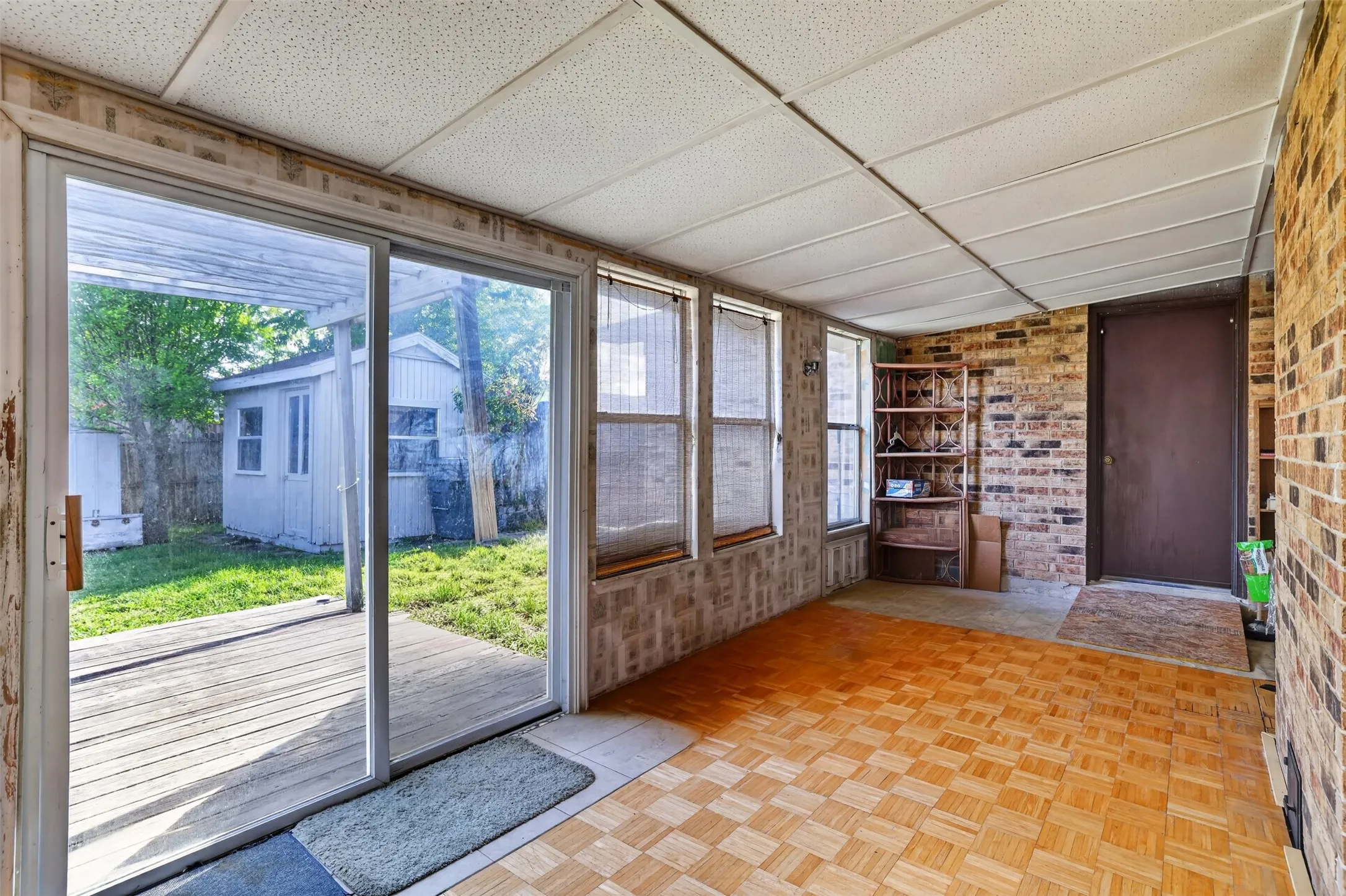 Single Family Residence For Sale in Dallas County , 2950 San Diego Drive, Dallas, Texas 75228, 3 Bedroom, 2 Bathroom, 2 Garage spaces, 1,667 Sqft, built in 1982, mls#21405426, Real Estate Agent in Dallas, Homes For Sale in Dallas county, Homes For Sale in Dallas, Realtor in Dallas Texas, Real Estate Brokerage Independent Realty Texas, Luminita Cordes Realtor
