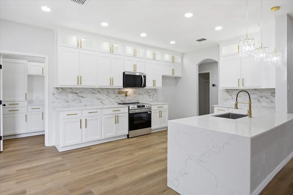 Single Family Residence For Sale in Tarrant County , 1345 Missionary Ridge Trail, Fort Worth, Texas 76131, 5 Bedroom, 3 Bathroom, 2 Garage spaces, 3,048 Sqft, built in 2005, mls#21405436, Real Estate Agent in Fort Worth, Homes For Sale in Tarrant county, Homes For Sale in Fort Worth, Realtor in Fort Worth Texas, Real Estate Brokerage Independent Realty Texas, Luminita Cordes Realtor