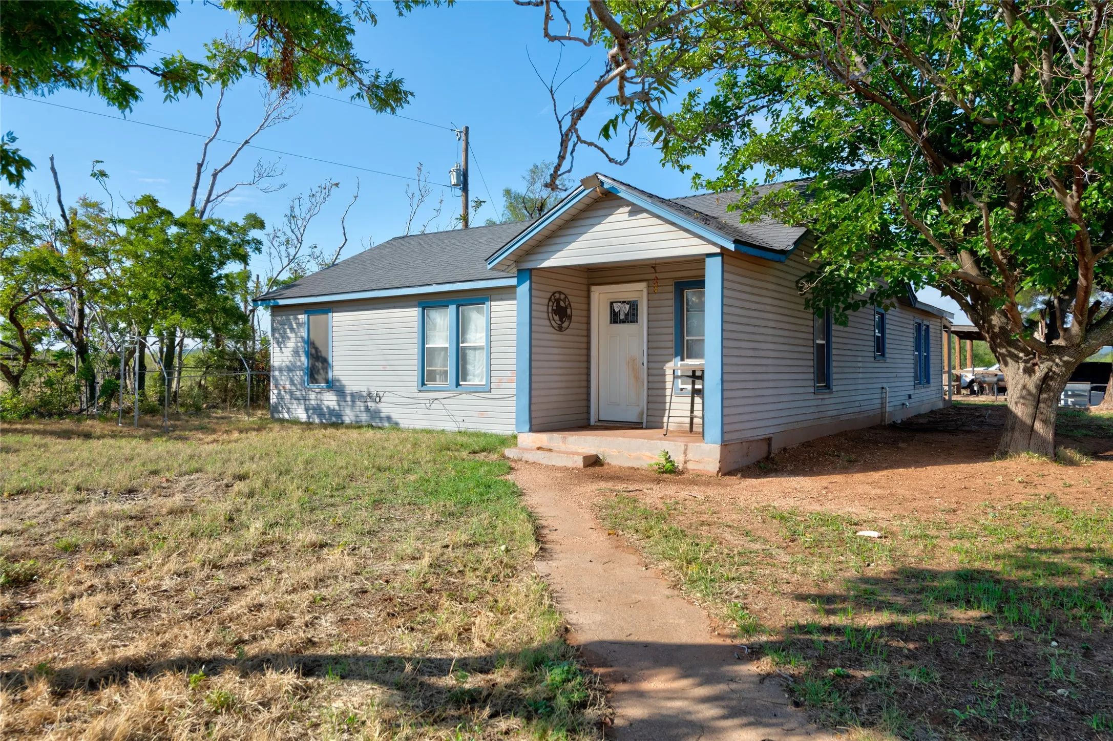 Single Family Residence For Sale in Taylor County , 1216 County Road 349, Merkel, Texas 79536, 2 Bedroom, 1 Bathroom, Garage spaces, 1,213 Sqft, built in 1944, mls#21394465, Real Estate Agent in Merkel, Homes For Sale in Taylor county, Homes For Sale in Merkel, Realtor in Merkel Texas, Real Estate Brokerage Independent Realty Texas, Luminita Cordes Realtor