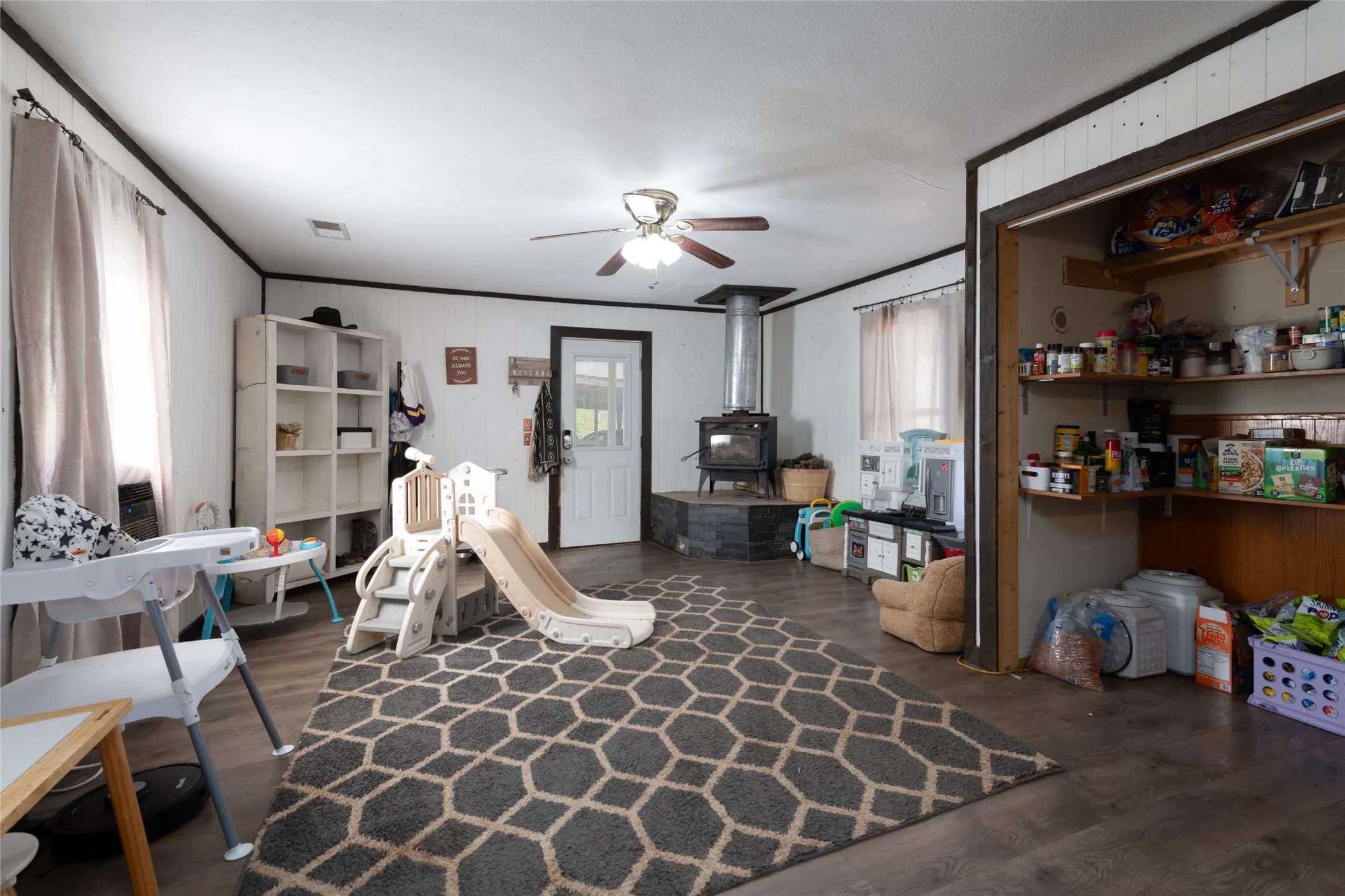 Single Family Residence For Sale in Taylor County , 1216 County Road 349, Merkel, Texas 79536, 2 Bedroom, 1 Bathroom, Garage spaces, 1,213 Sqft, built in 1944, mls#21394465, Real Estate Agent in Merkel, Homes For Sale in Taylor county, Homes For Sale in Merkel, Realtor in Merkel Texas, Real Estate Brokerage Independent Realty Texas, Luminita Cordes Realtor