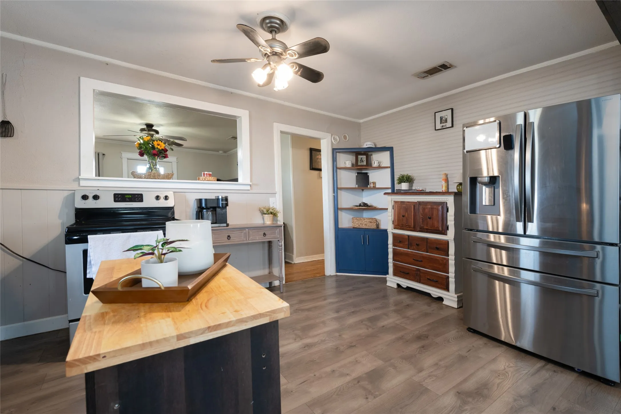 Single Family Residence For Sale in Taylor County , 1216 County Road 349, Merkel, Texas 79536, 2 Bedroom, 1 Bathroom, Garage spaces, 1,213 Sqft, built in 1944, mls#21394465, Real Estate Agent in Merkel, Homes For Sale in Taylor county, Homes For Sale in Merkel, Realtor in Merkel Texas, Real Estate Brokerage Independent Realty Texas, Luminita Cordes Realtor