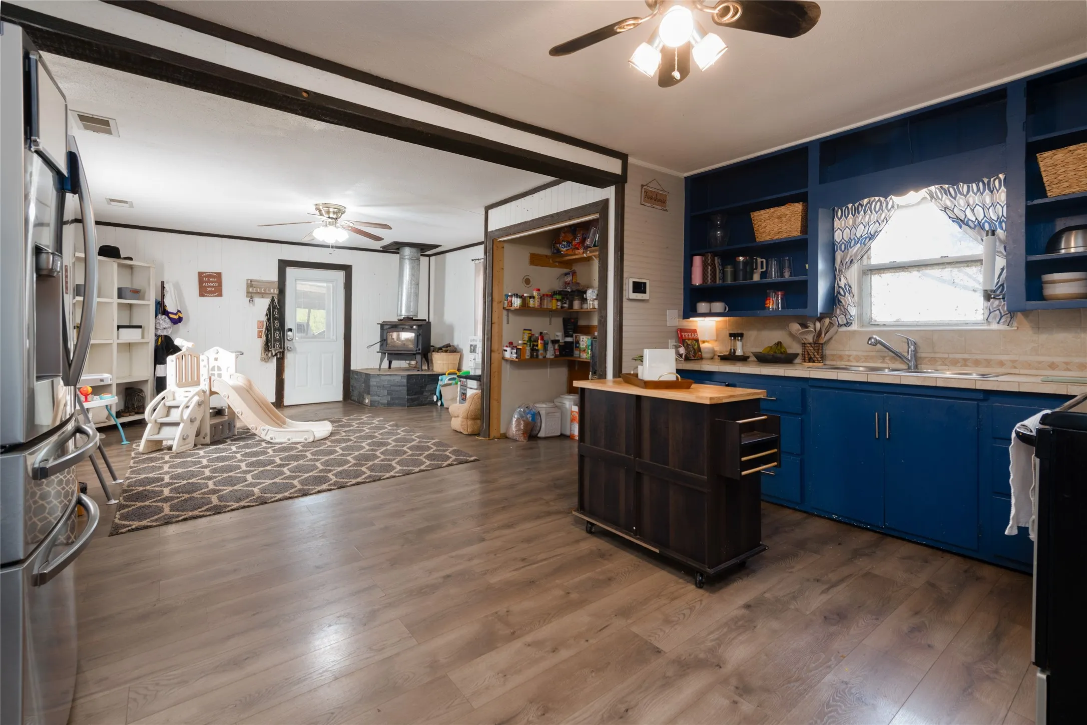 Single Family Residence For Sale in Taylor County , 1216 County Road 349, Merkel, Texas 79536, 2 Bedroom, 1 Bathroom, Garage spaces, 1,213 Sqft, built in 1944, mls#21394465, Real Estate Agent in Merkel, Homes For Sale in Taylor county, Homes For Sale in Merkel, Realtor in Merkel Texas, Real Estate Brokerage Independent Realty Texas, Luminita Cordes Realtor