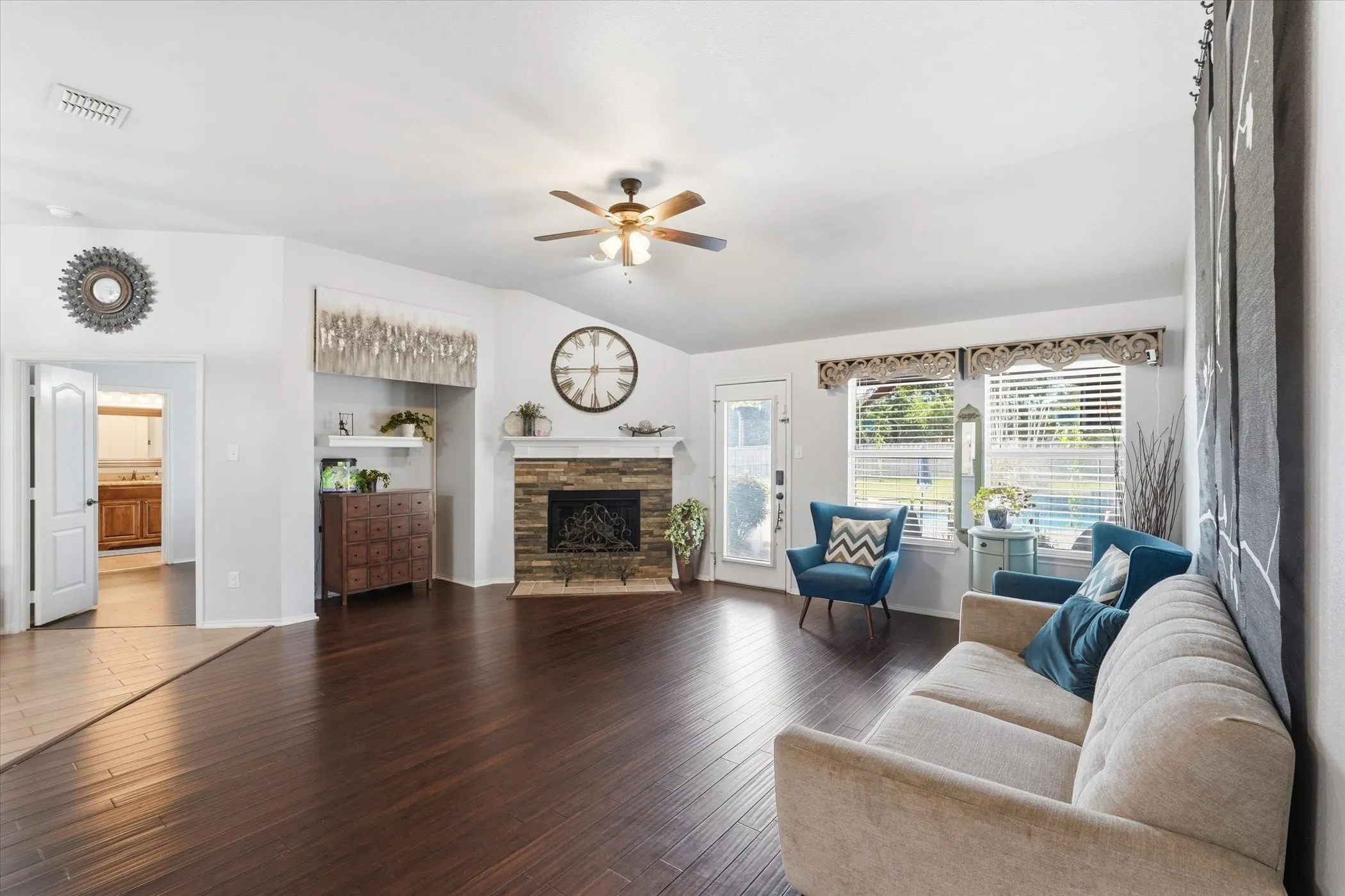 Single Family Residence For Rent in Rockwall County , 114 Clydesdale Drive, Fate, Texas 75087, 5 Bedroom, 3 Bathroom, 3 Garage spaces, 2,492 Sqft, built in 2003, mls#21403534, Real Estate Agent in Fate, Homes For Rent in Rockwall county, Homes For Rent in Fate, Realtor in Fate Texas, Real Estate Brokerage Independent Realty Texas, Luminita Cordes Realtor
