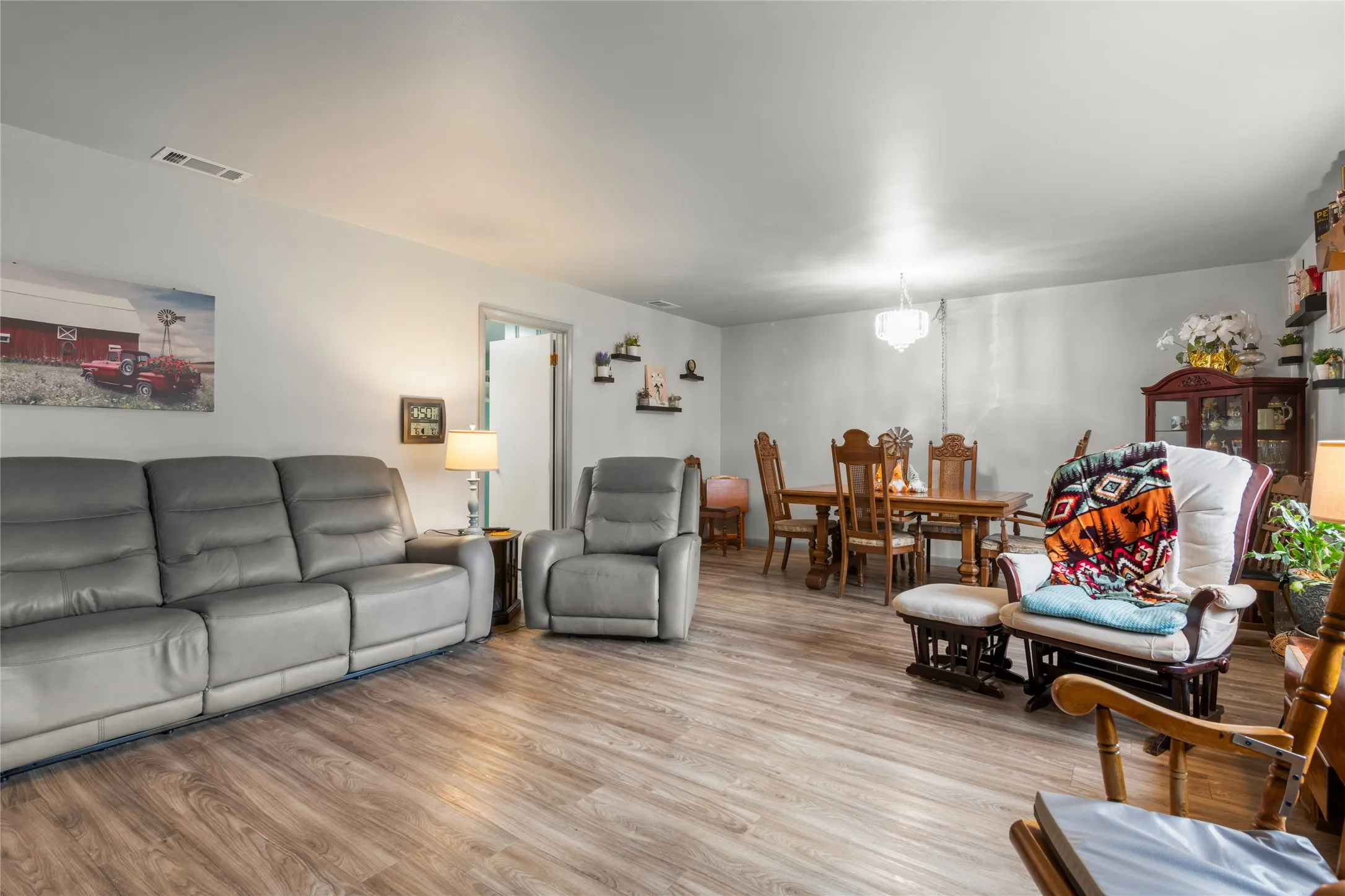 Single Family Residence For Sale in Taylor County , 302 Lexington Avenue, Abilene, Texas 79605, 4 Bedroom, 3 Bathroom, Garage spaces, 2,145 Sqft, built in 1954, mls#21405430, Real Estate Agent in Abilene, Homes For Sale in Taylor county, Homes For Sale in Abilene, Realtor in Abilene Texas, Real Estate Brokerage Independent Realty Texas, Luminita Cordes Realtor