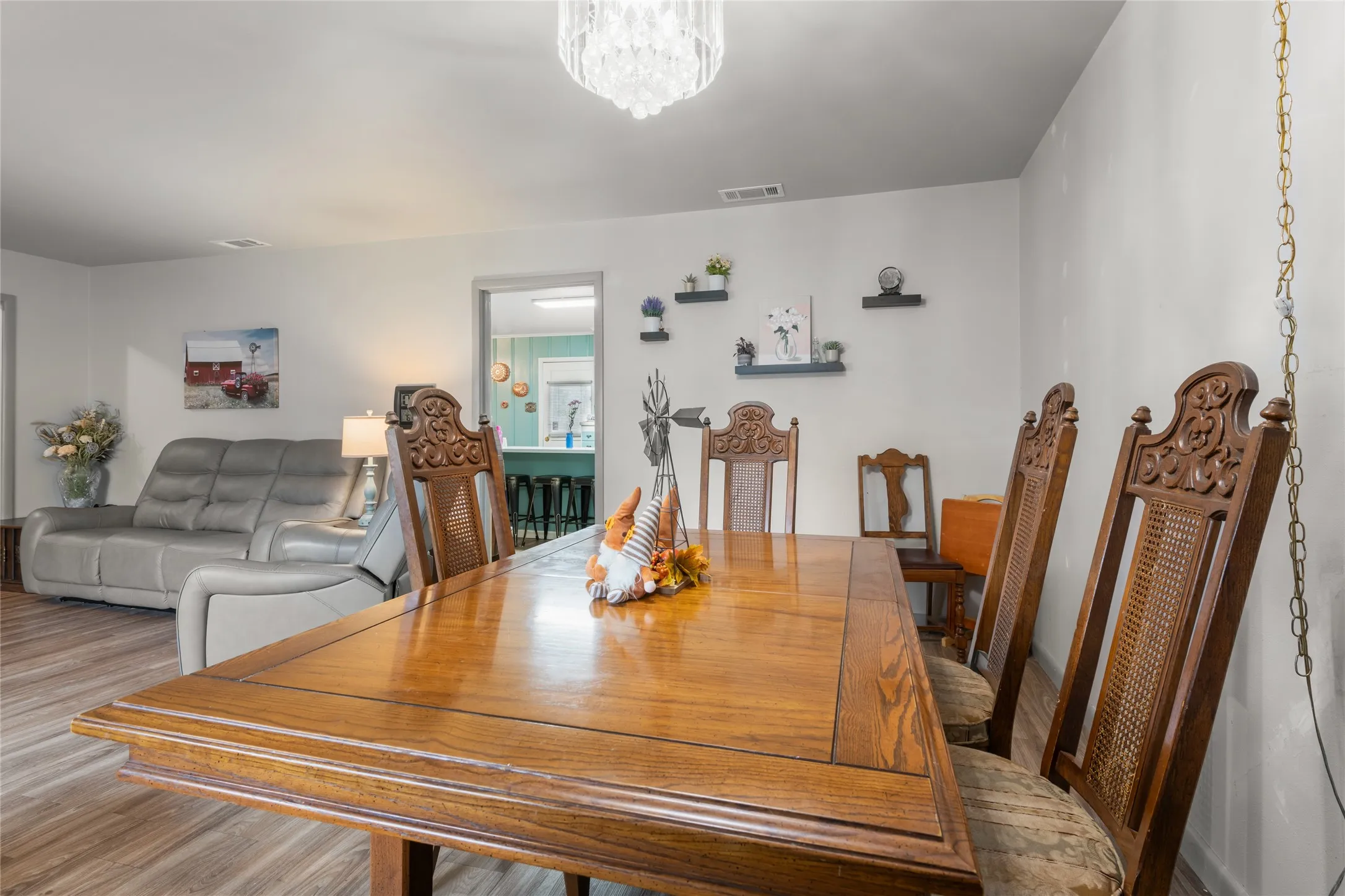 Single Family Residence For Sale in Taylor County , 302 Lexington Avenue, Abilene, Texas 79605, 4 Bedroom, 3 Bathroom, Garage spaces, 2,145 Sqft, built in 1954, mls#21405430, Real Estate Agent in Abilene, Homes For Sale in Taylor county, Homes For Sale in Abilene, Realtor in Abilene Texas, Real Estate Brokerage Independent Realty Texas, Luminita Cordes Realtor