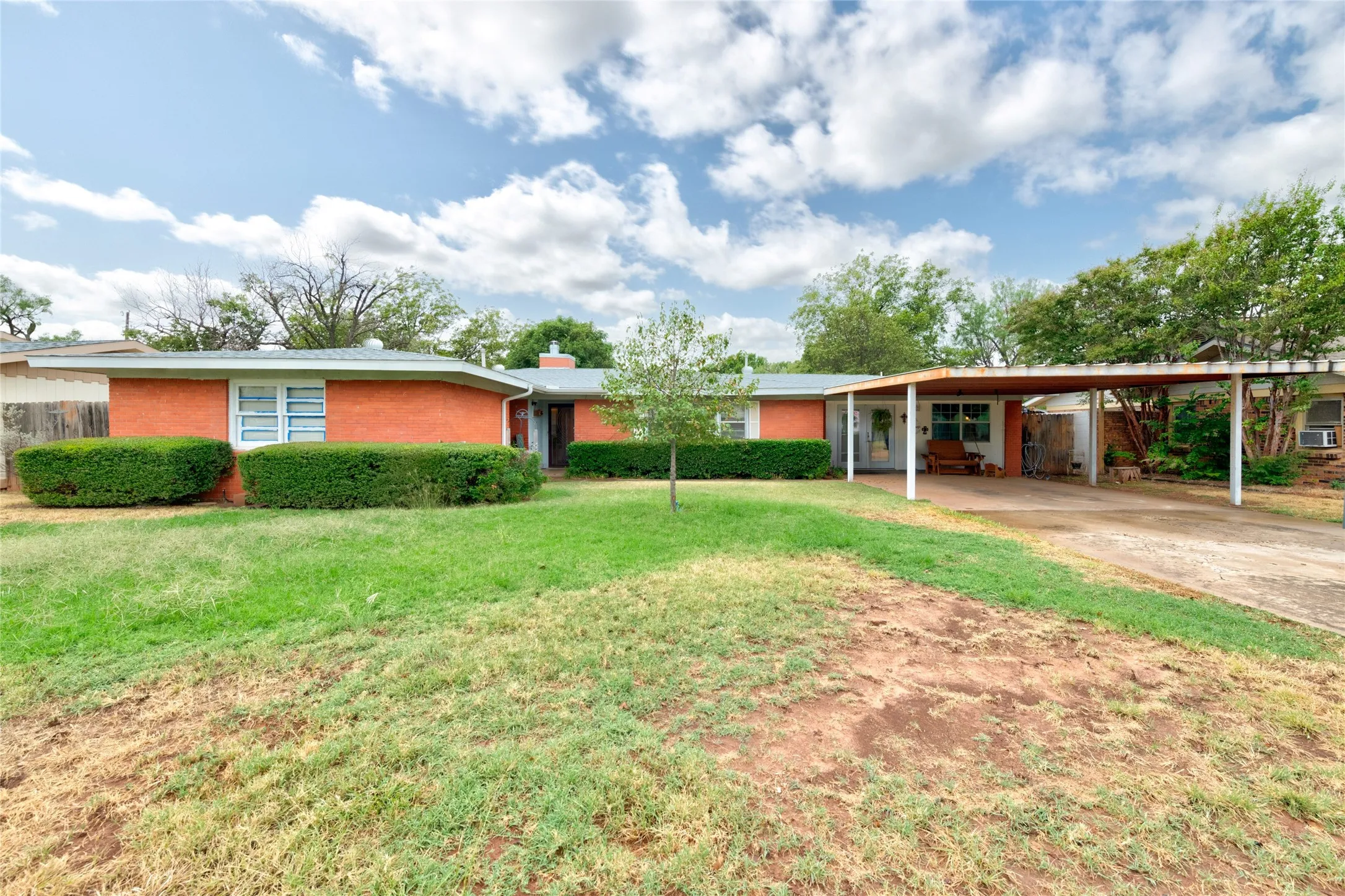 Single Family Residence For Sale in Taylor County , 302 Lexington Avenue, Abilene, Texas 79605, 4 Bedroom, 3 Bathroom, Garage spaces, 2,145 Sqft, built in 1954, mls#21405430, Real Estate Agent in Abilene, Homes For Sale in Taylor county, Homes For Sale in Abilene, Realtor in Abilene Texas, Real Estate Brokerage Independent Realty Texas, Luminita Cordes Realtor