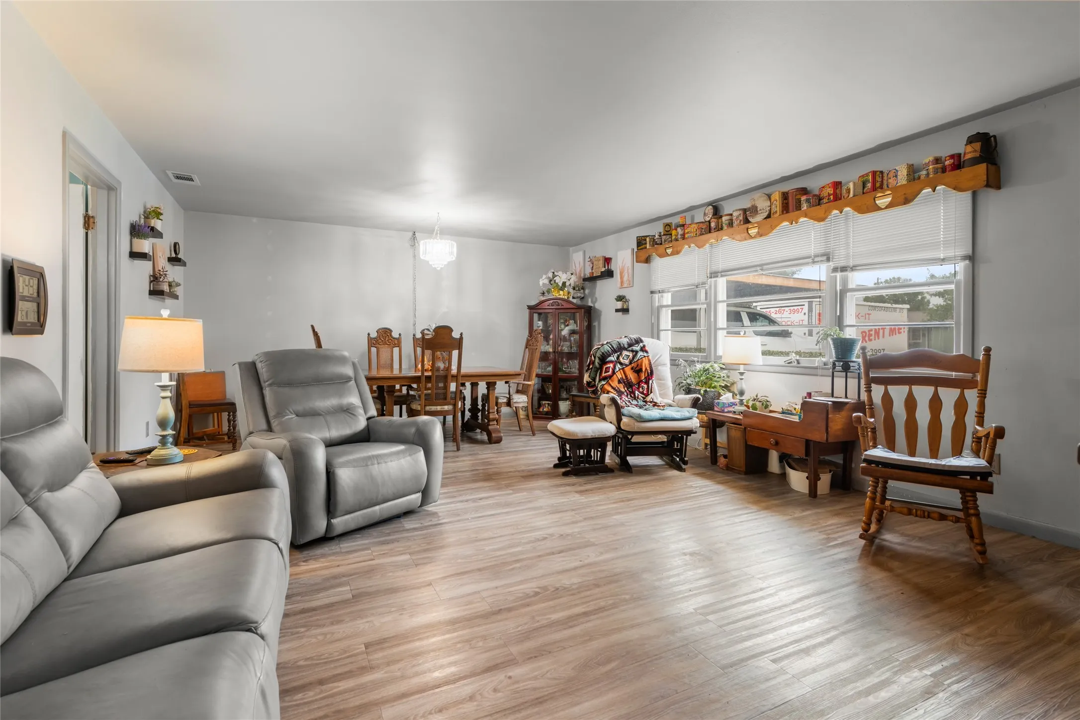 Single Family Residence For Sale in Taylor County , 302 Lexington Avenue, Abilene, Texas 79605, 4 Bedroom, 3 Bathroom, Garage spaces, 2,145 Sqft, built in 1954, mls#21405430, Real Estate Agent in Abilene, Homes For Sale in Taylor county, Homes For Sale in Abilene, Realtor in Abilene Texas, Real Estate Brokerage Independent Realty Texas, Luminita Cordes Realtor