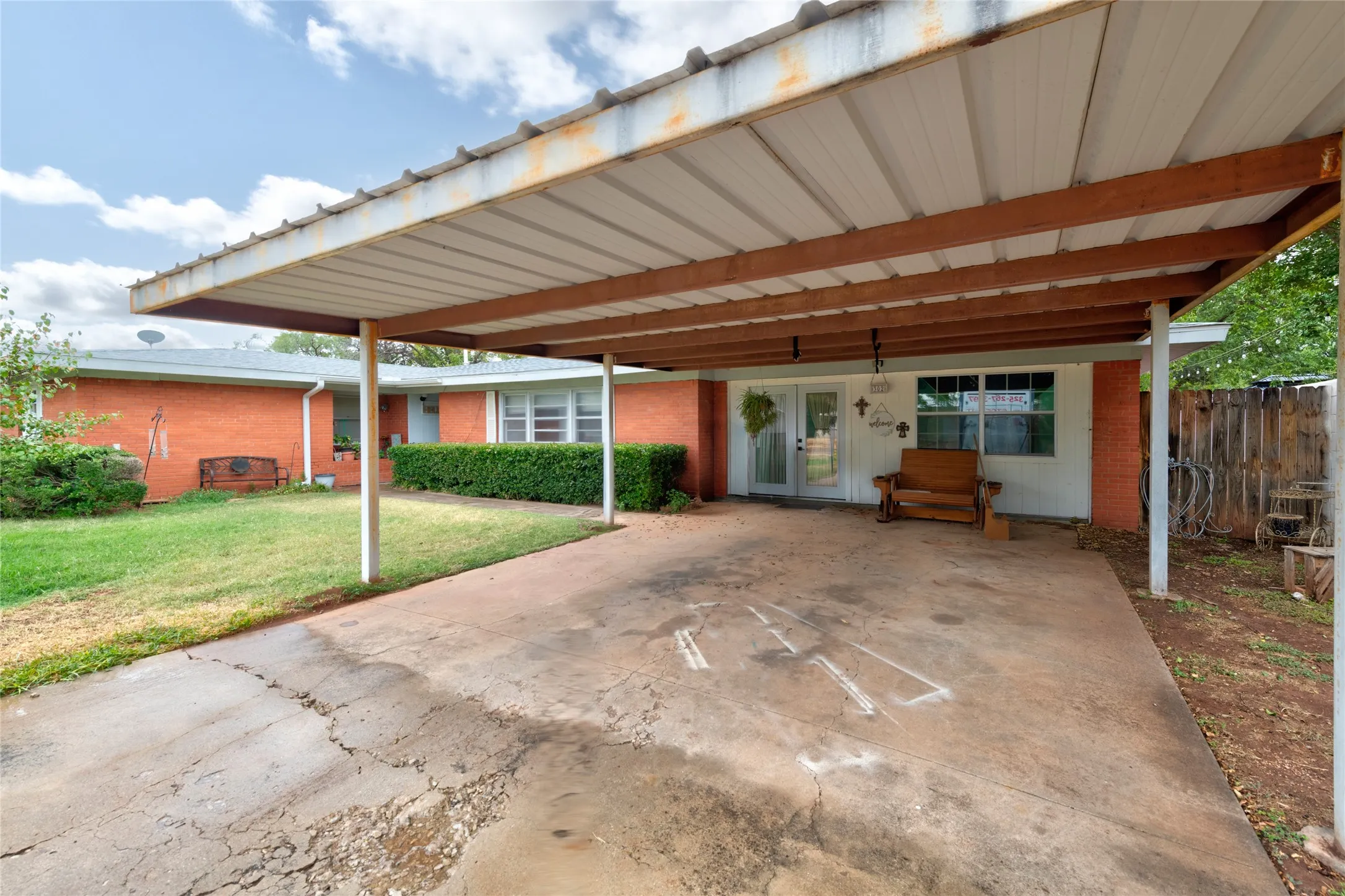 Single Family Residence For Sale in Taylor County , 302 Lexington Avenue, Abilene, Texas 79605, 4 Bedroom, 3 Bathroom, Garage spaces, 2,145 Sqft, built in 1954, mls#21405430, Real Estate Agent in Abilene, Homes For Sale in Taylor county, Homes For Sale in Abilene, Realtor in Abilene Texas, Real Estate Brokerage Independent Realty Texas, Luminita Cordes Realtor
