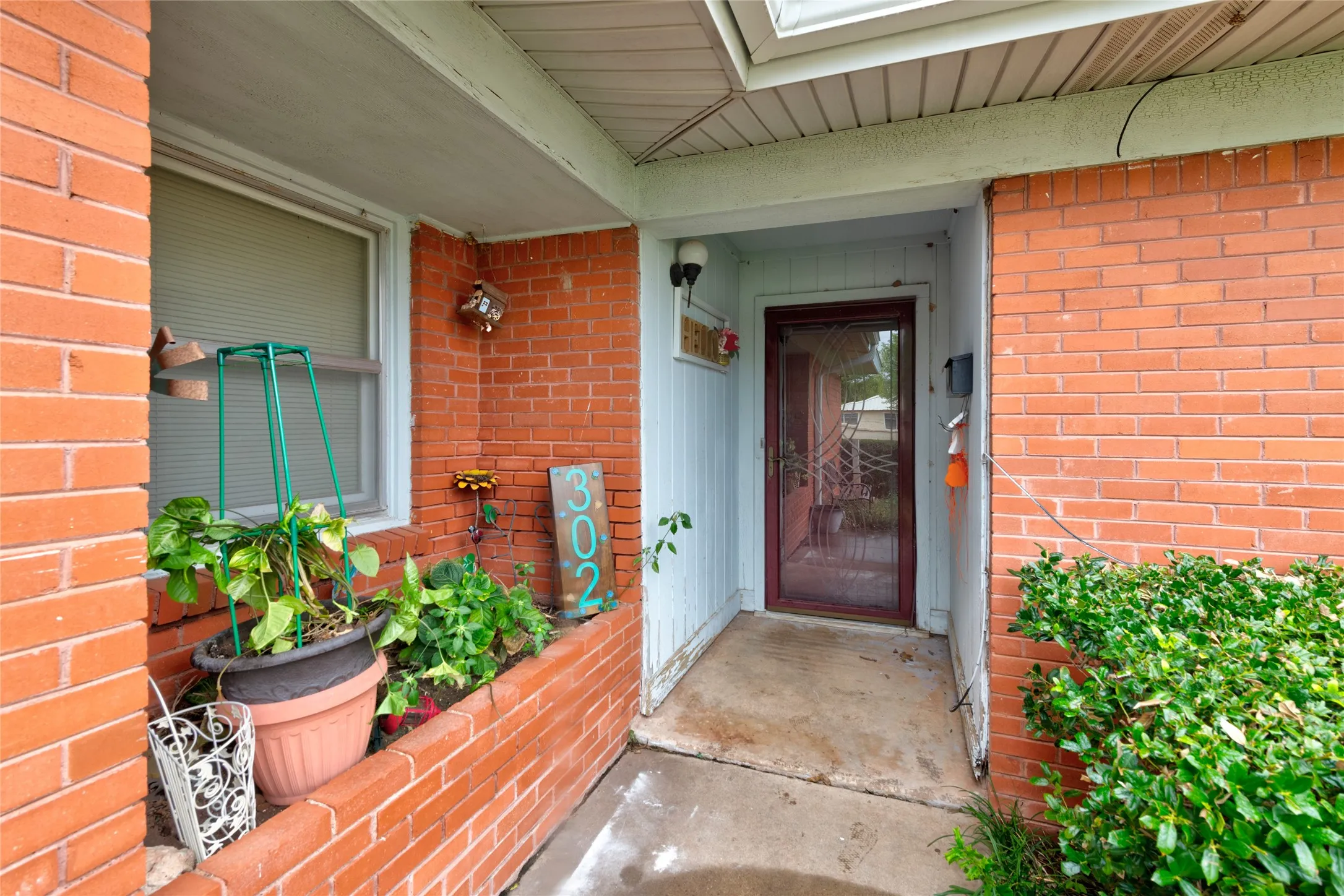 Single Family Residence For Sale in Taylor County , 302 Lexington Avenue, Abilene, Texas 79605, 4 Bedroom, 3 Bathroom, Garage spaces, 2,145 Sqft, built in 1954, mls#21405430, Real Estate Agent in Abilene, Homes For Sale in Taylor county, Homes For Sale in Abilene, Realtor in Abilene Texas, Real Estate Brokerage Independent Realty Texas, Luminita Cordes Realtor