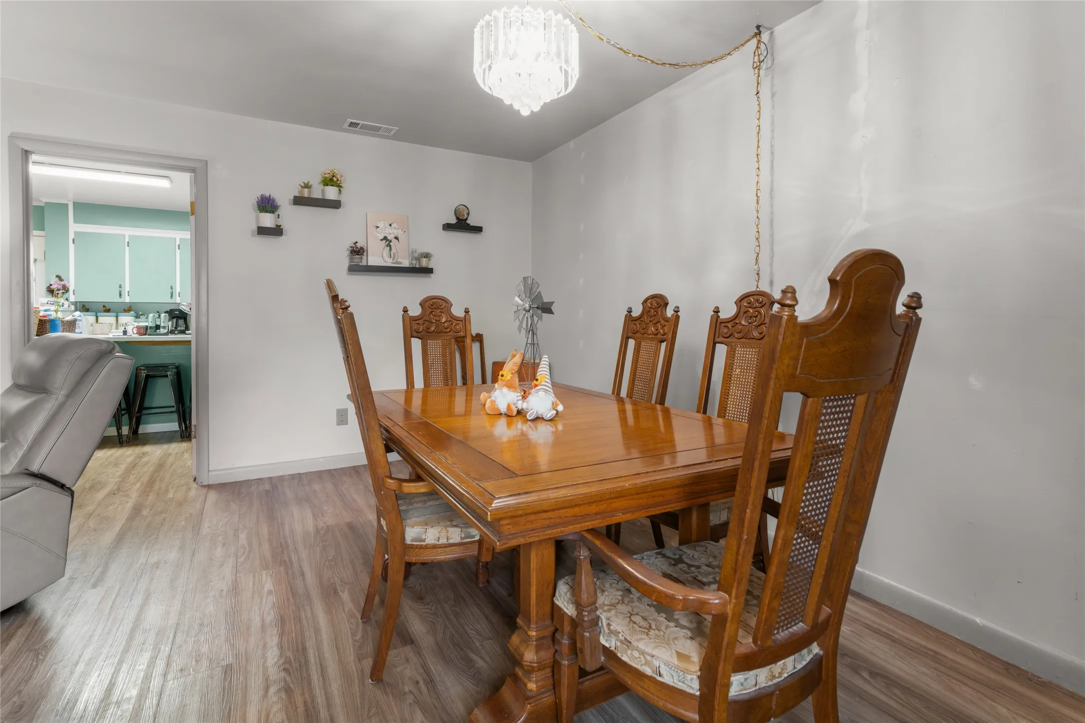Single Family Residence For Sale in Taylor County , 302 Lexington Avenue, Abilene, Texas 79605, 4 Bedroom, 3 Bathroom, Garage spaces, 2,145 Sqft, built in 1954, mls#21405430, Real Estate Agent in Abilene, Homes For Sale in Taylor county, Homes For Sale in Abilene, Realtor in Abilene Texas, Real Estate Brokerage Independent Realty Texas, Luminita Cordes Realtor