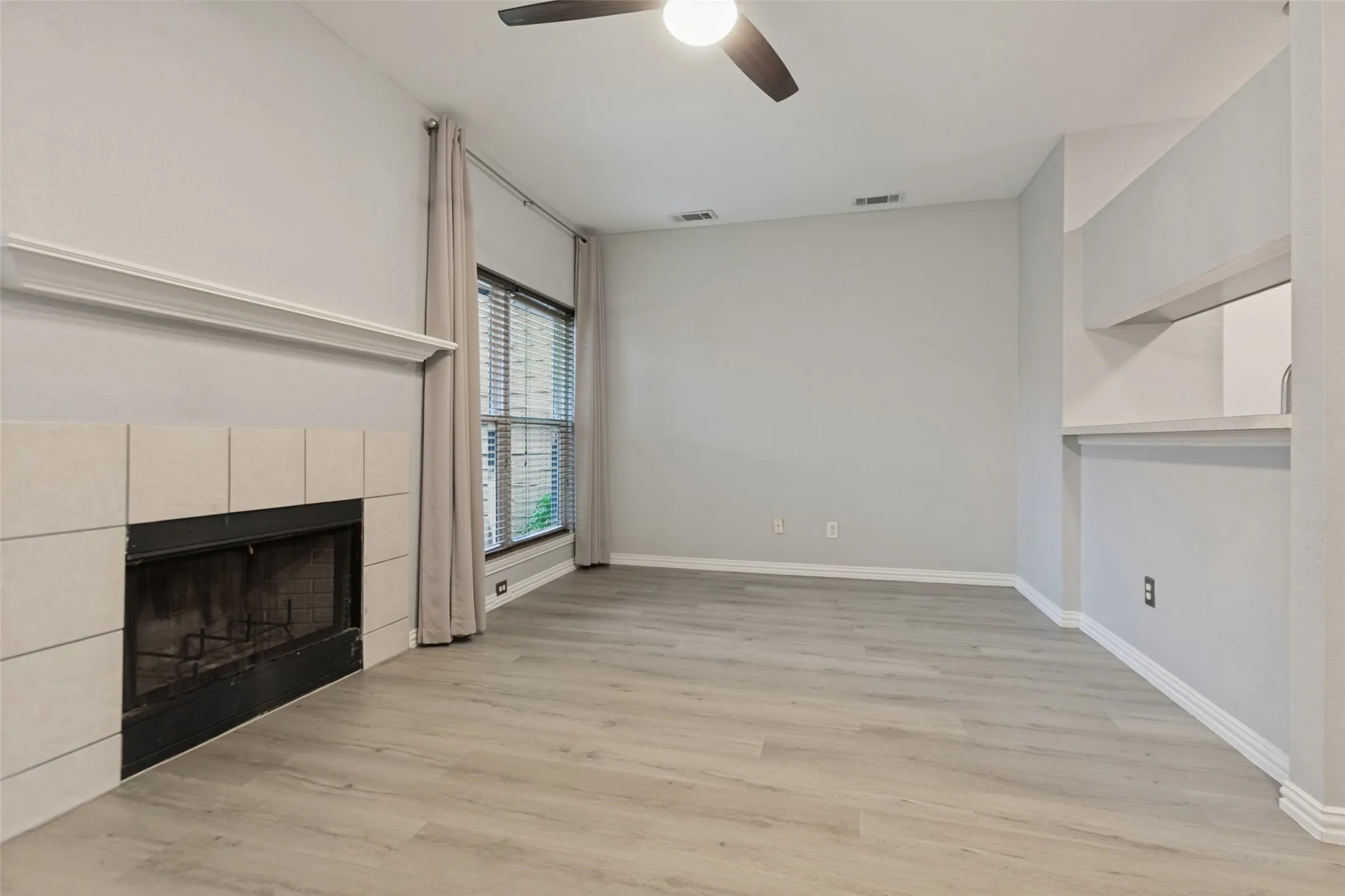 Townhouse For Sale in Dallas County , 3815 Brandon Park Drive, Garland, Texas 75044, 3 Bedroom, 3 Bathroom, Garage spaces, 1,353 Sqft, built in 2001, mls#21405435, Real Estate Agent in Garland, Homes For Sale in Dallas county, Homes For Sale in Garland, Realtor in Garland Texas, Real Estate Brokerage Independent Realty Texas, Luminita Cordes Realtor