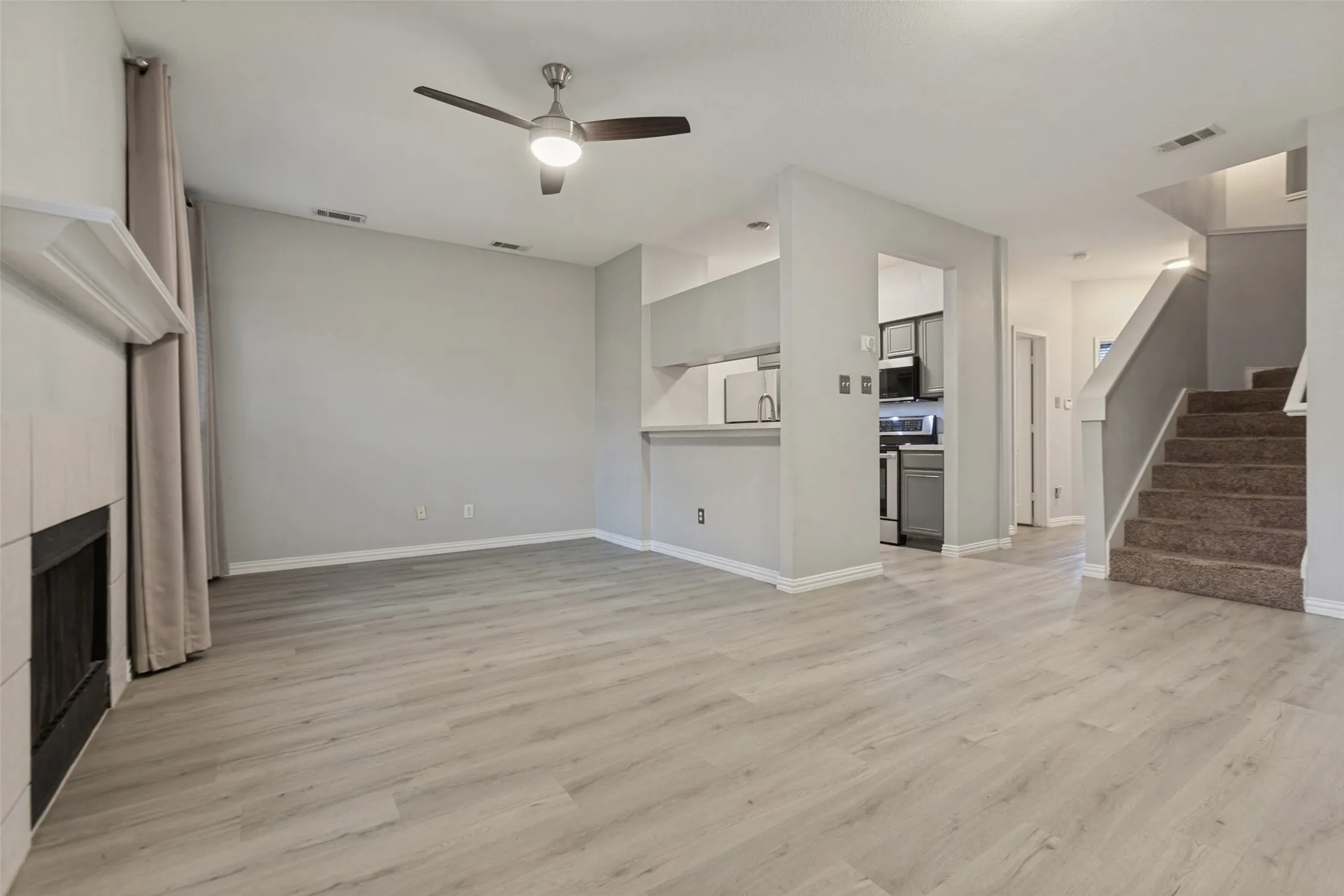 Townhouse For Sale in Dallas County , 3815 Brandon Park Drive, Garland, Texas 75044, 3 Bedroom, 3 Bathroom, Garage spaces, 1,353 Sqft, built in 2001, mls#21405435, Real Estate Agent in Garland, Homes For Sale in Dallas county, Homes For Sale in Garland, Realtor in Garland Texas, Real Estate Brokerage Independent Realty Texas, Luminita Cordes Realtor