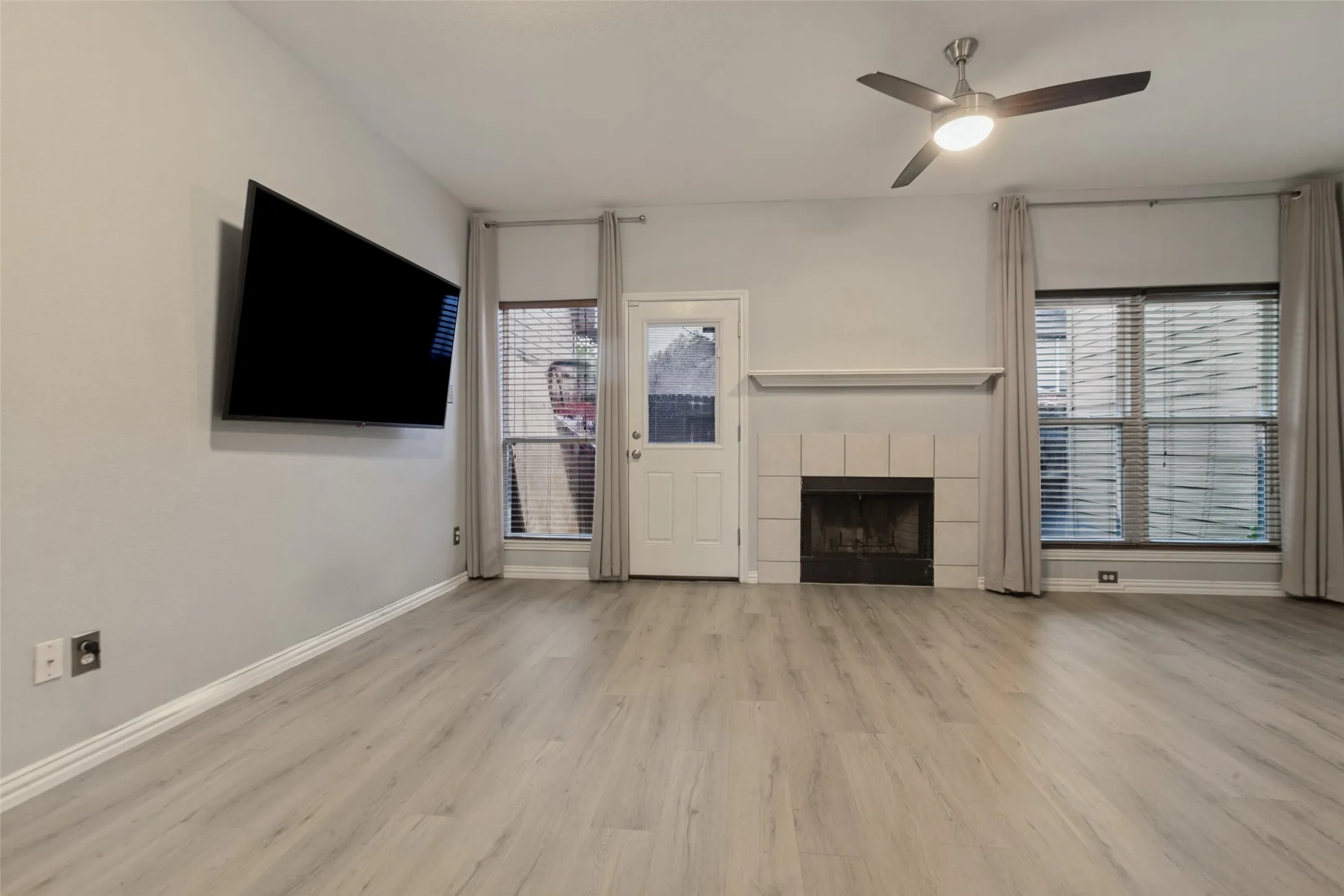 Townhouse For Sale in Dallas County , 3815 Brandon Park Drive, Garland, Texas 75044, 3 Bedroom, 3 Bathroom, Garage spaces, 1,353 Sqft, built in 2001, mls#21405435, Real Estate Agent in Garland, Homes For Sale in Dallas county, Homes For Sale in Garland, Realtor in Garland Texas, Real Estate Brokerage Independent Realty Texas, Luminita Cordes Realtor