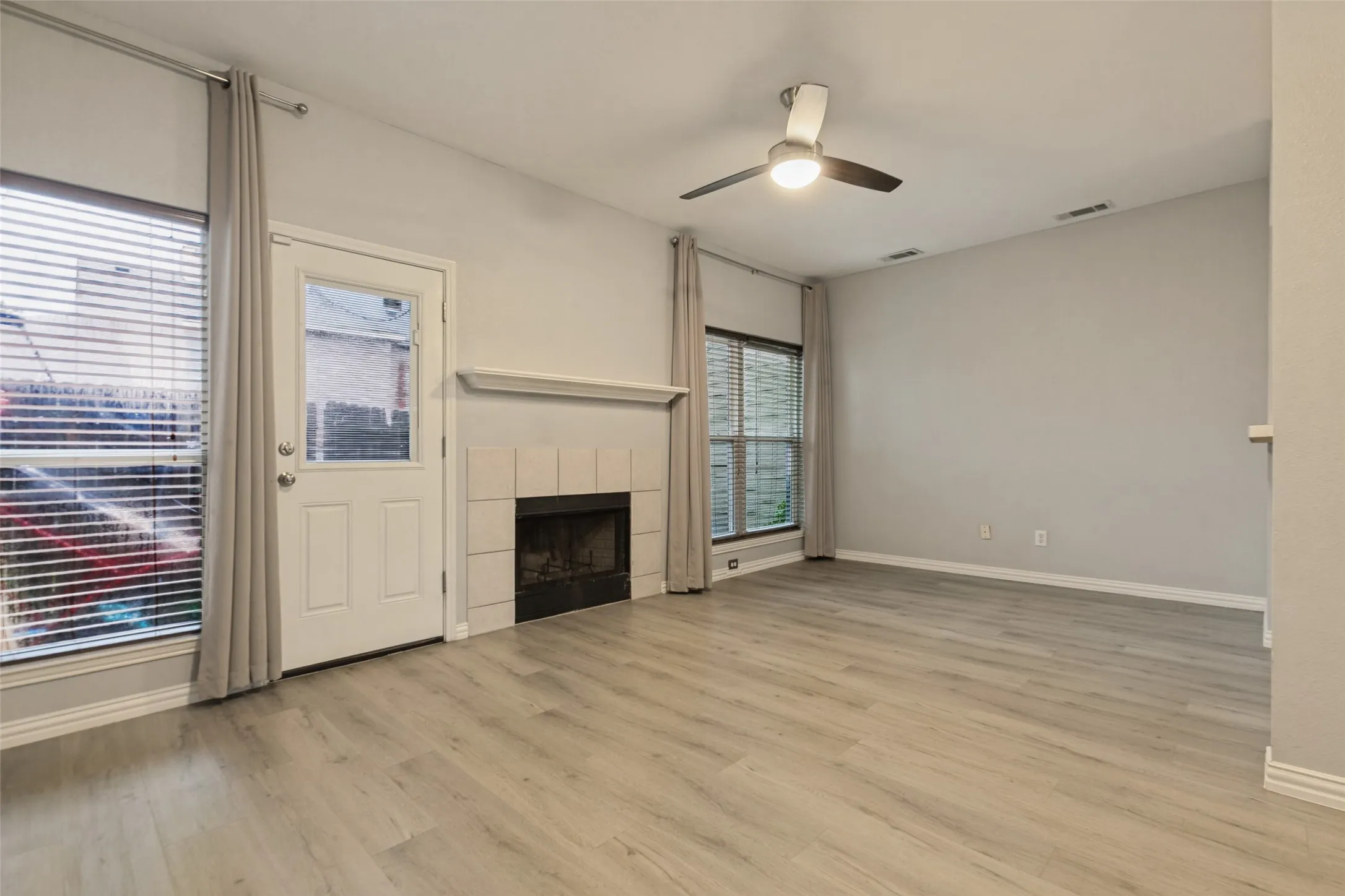 Townhouse For Sale in Dallas County , 3815 Brandon Park Drive, Garland, Texas 75044, 3 Bedroom, 3 Bathroom, Garage spaces, 1,353 Sqft, built in 2001, mls#21405435, Real Estate Agent in Garland, Homes For Sale in Dallas county, Homes For Sale in Garland, Realtor in Garland Texas, Real Estate Brokerage Independent Realty Texas, Luminita Cordes Realtor