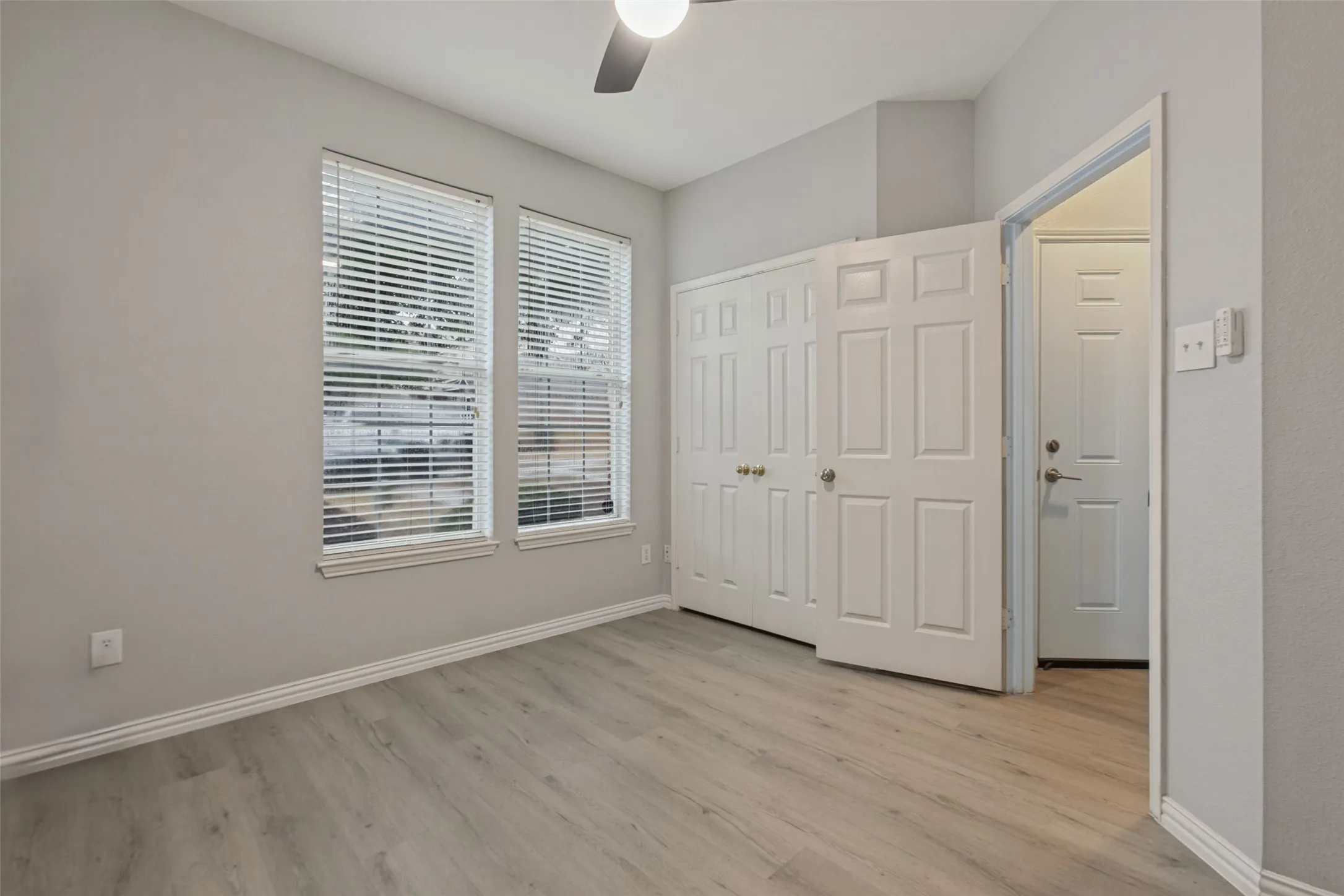 Townhouse For Sale in Dallas County , 3815 Brandon Park Drive, Garland, Texas 75044, 3 Bedroom, 3 Bathroom, Garage spaces, 1,353 Sqft, built in 2001, mls#21405435, Real Estate Agent in Garland, Homes For Sale in Dallas county, Homes For Sale in Garland, Realtor in Garland Texas, Real Estate Brokerage Independent Realty Texas, Luminita Cordes Realtor