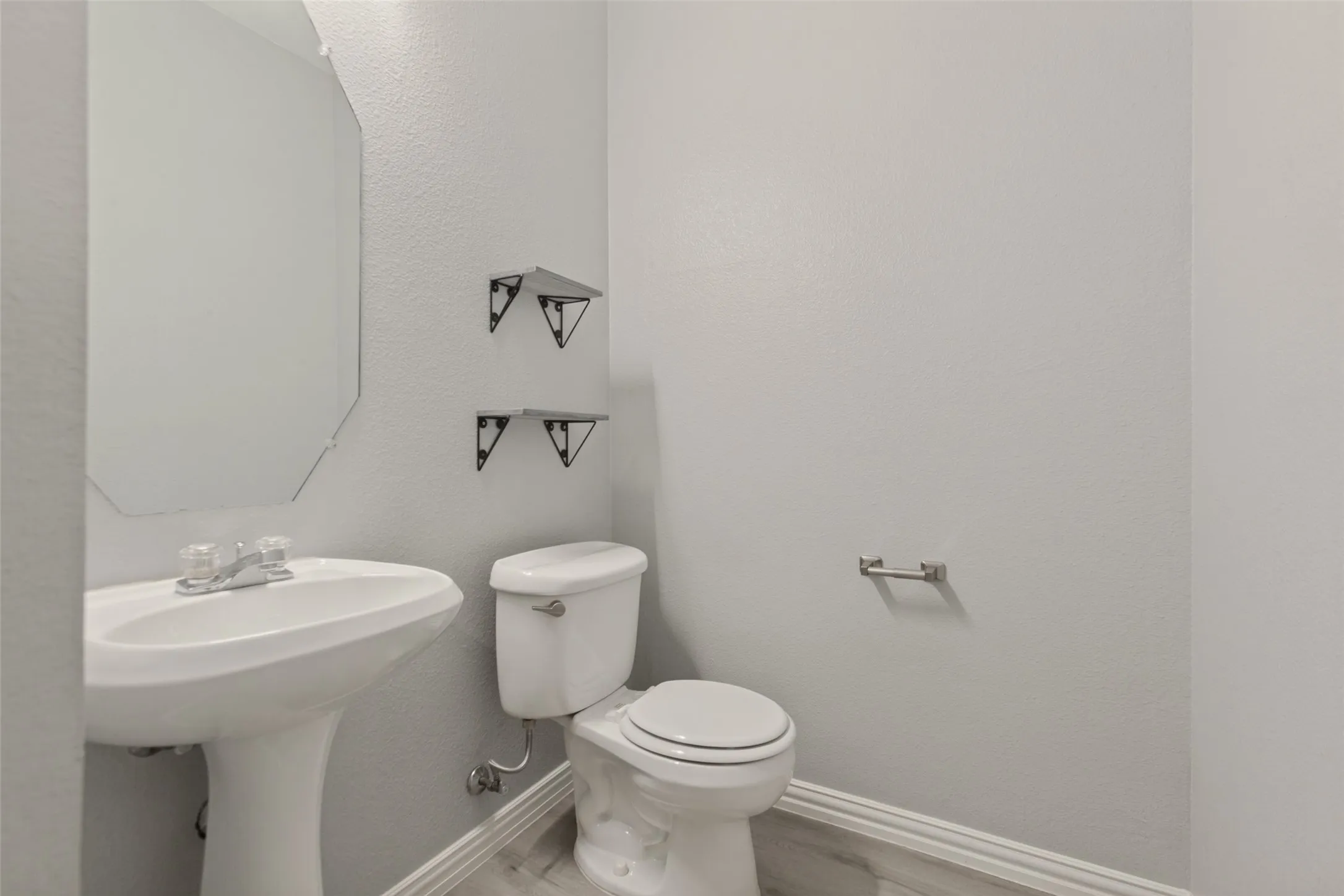 Townhouse For Sale in Dallas County , 3815 Brandon Park Drive, Garland, Texas 75044, 3 Bedroom, 3 Bathroom, Garage spaces, 1,353 Sqft, built in 2001, mls#21405435, Real Estate Agent in Garland, Homes For Sale in Dallas county, Homes For Sale in Garland, Realtor in Garland Texas, Real Estate Brokerage Independent Realty Texas, Luminita Cordes Realtor