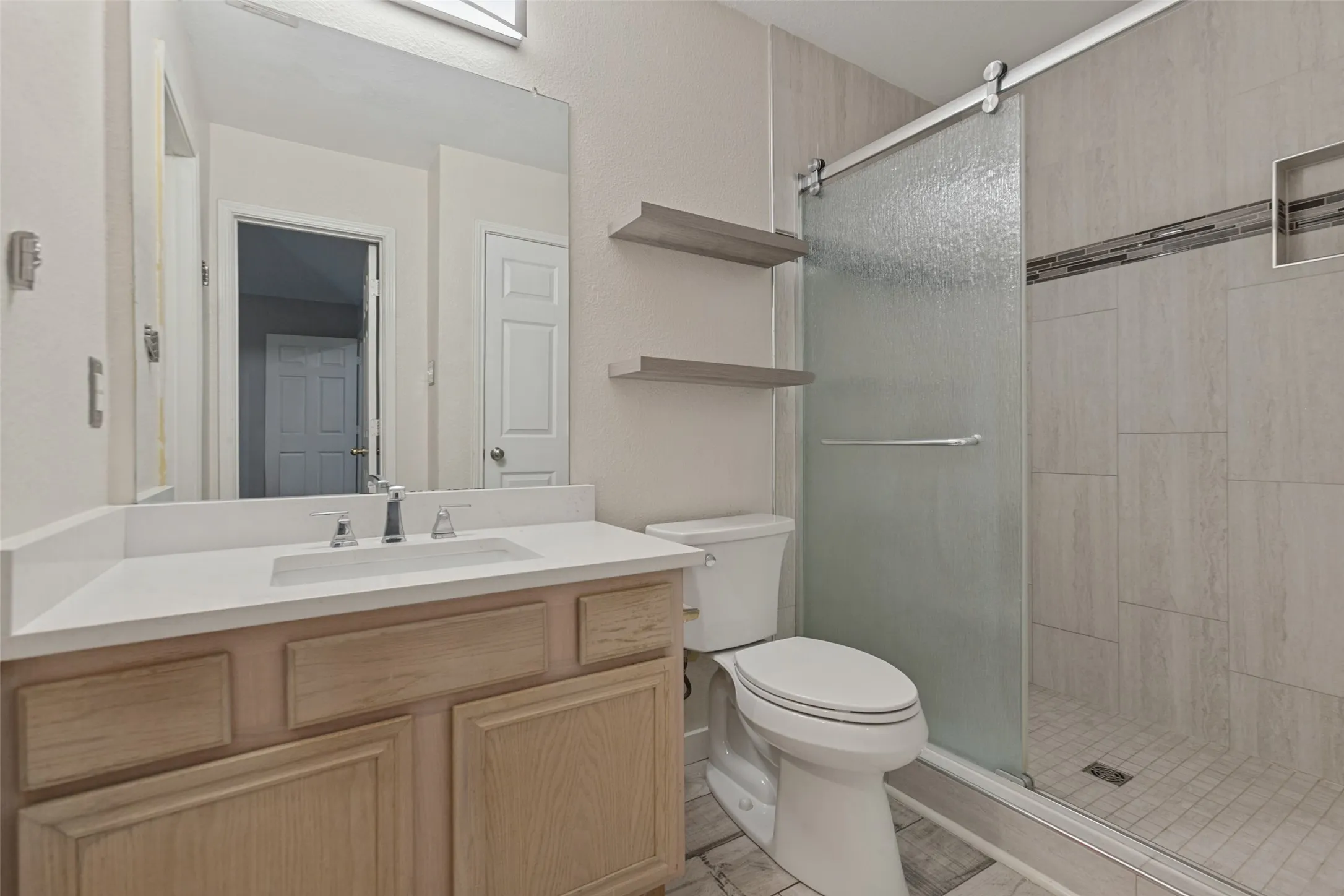 Townhouse For Sale in Dallas County , 3815 Brandon Park Drive, Garland, Texas 75044, 3 Bedroom, 3 Bathroom, Garage spaces, 1,353 Sqft, built in 2001, mls#21405435, Real Estate Agent in Garland, Homes For Sale in Dallas county, Homes For Sale in Garland, Realtor in Garland Texas, Real Estate Brokerage Independent Realty Texas, Luminita Cordes Realtor