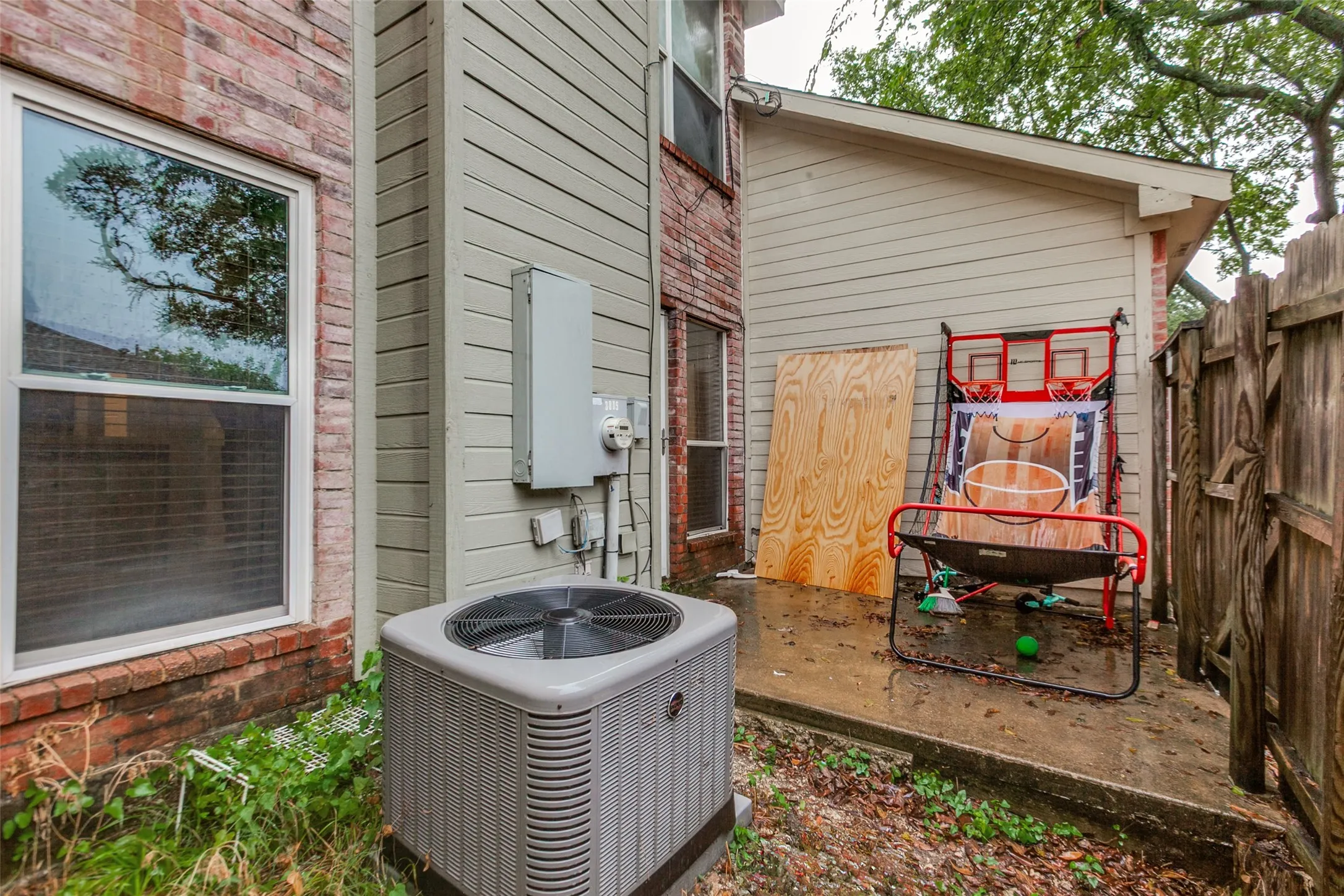 Townhouse For Sale in Dallas County , 3815 Brandon Park Drive, Garland, Texas 75044, 3 Bedroom, 3 Bathroom, Garage spaces, 1,353 Sqft, built in 2001, mls#21405435, Real Estate Agent in Garland, Homes For Sale in Dallas county, Homes For Sale in Garland, Realtor in Garland Texas, Real Estate Brokerage Independent Realty Texas, Luminita Cordes Realtor