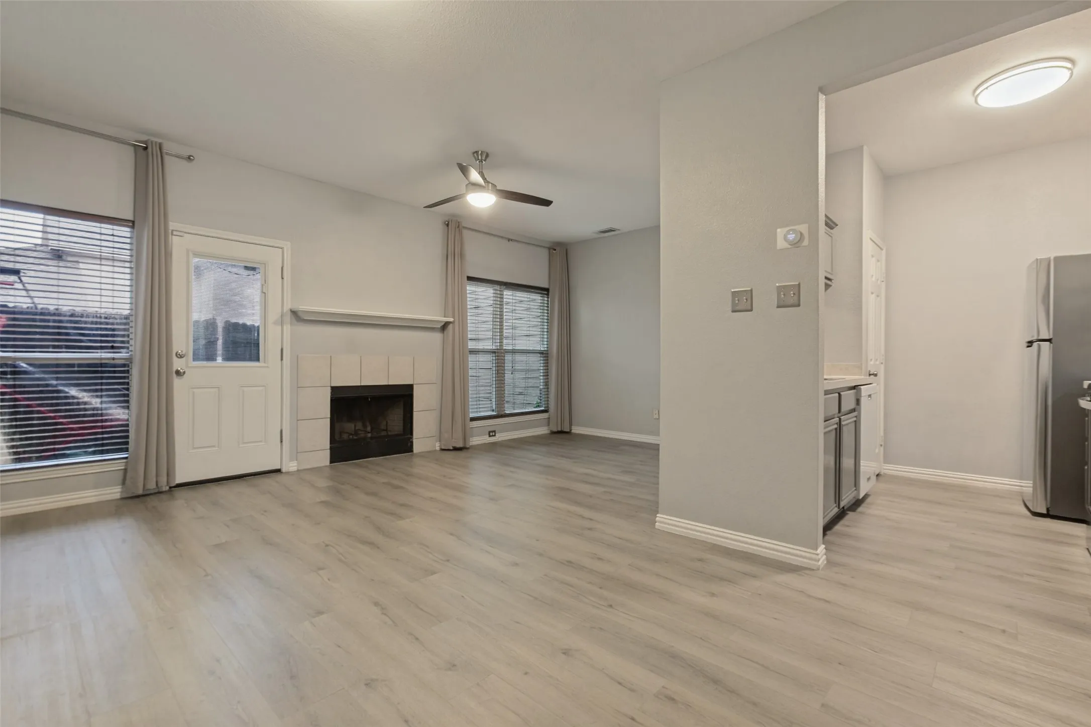 Townhouse For Sale in Dallas County , 3815 Brandon Park Drive, Garland, Texas 75044, 3 Bedroom, 3 Bathroom, Garage spaces, 1,353 Sqft, built in 2001, mls#21405435, Real Estate Agent in Garland, Homes For Sale in Dallas county, Homes For Sale in Garland, Realtor in Garland Texas, Real Estate Brokerage Independent Realty Texas, Luminita Cordes Realtor