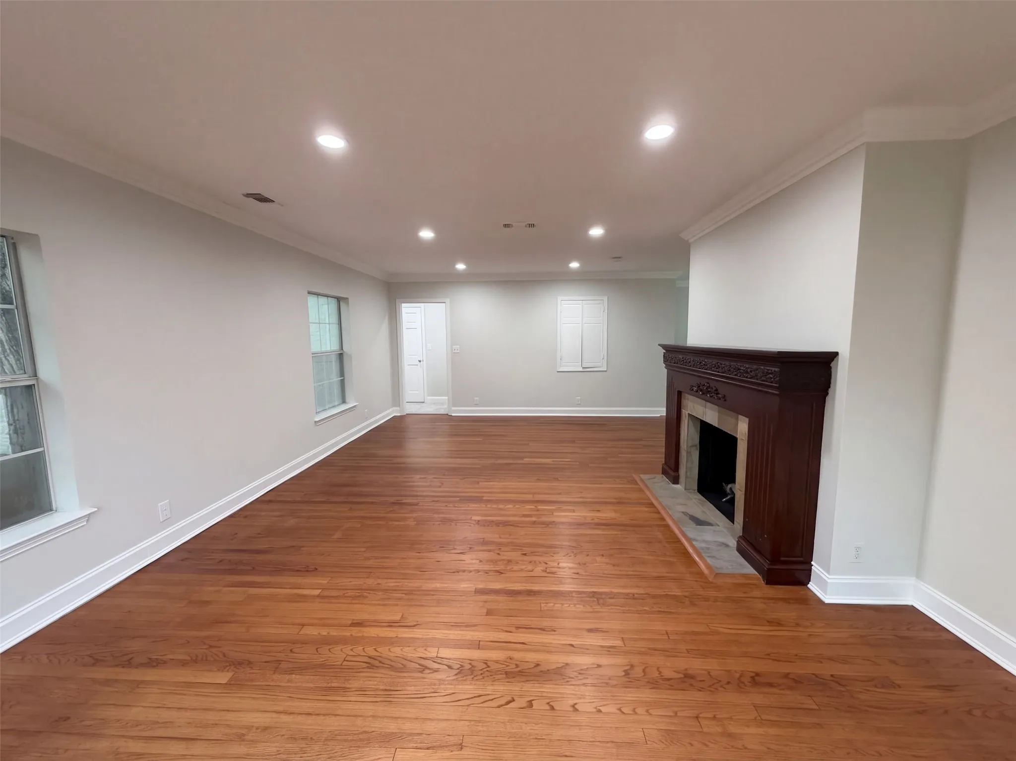 Single Family Residence For Sale in Tarrant County , 3911 White Settlement Road, Fort Worth, Texas 76107, 4 Bedroom, 4 Bathroom, 1 Garage spaces, 4,947 Sqft, built in 1940, mls#21404918, Real Estate Agent in Fort Worth, Homes For Sale in Tarrant county, Homes For Sale in Fort Worth, Realtor in Fort Worth Texas, Real Estate Brokerage Independent Realty Texas, Luminita Cordes Realtor