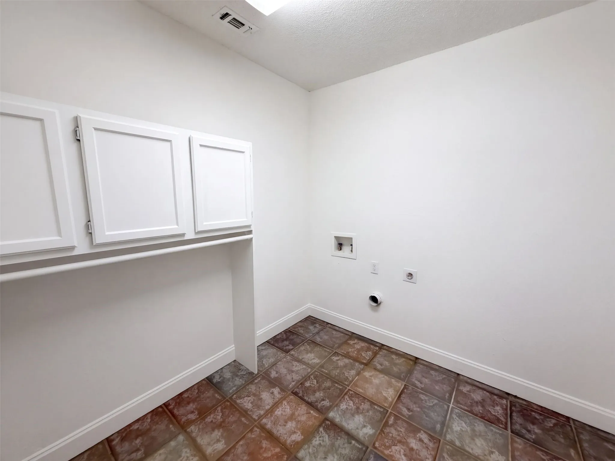 Single Family Residence For Sale in Tarrant County , 3911 White Settlement Road, Fort Worth, Texas 76107, 4 Bedroom, 4 Bathroom, 1 Garage spaces, 4,947 Sqft, built in 1940, mls#21404918, Real Estate Agent in Fort Worth, Homes For Sale in Tarrant county, Homes For Sale in Fort Worth, Realtor in Fort Worth Texas, Real Estate Brokerage Independent Realty Texas, Luminita Cordes Realtor