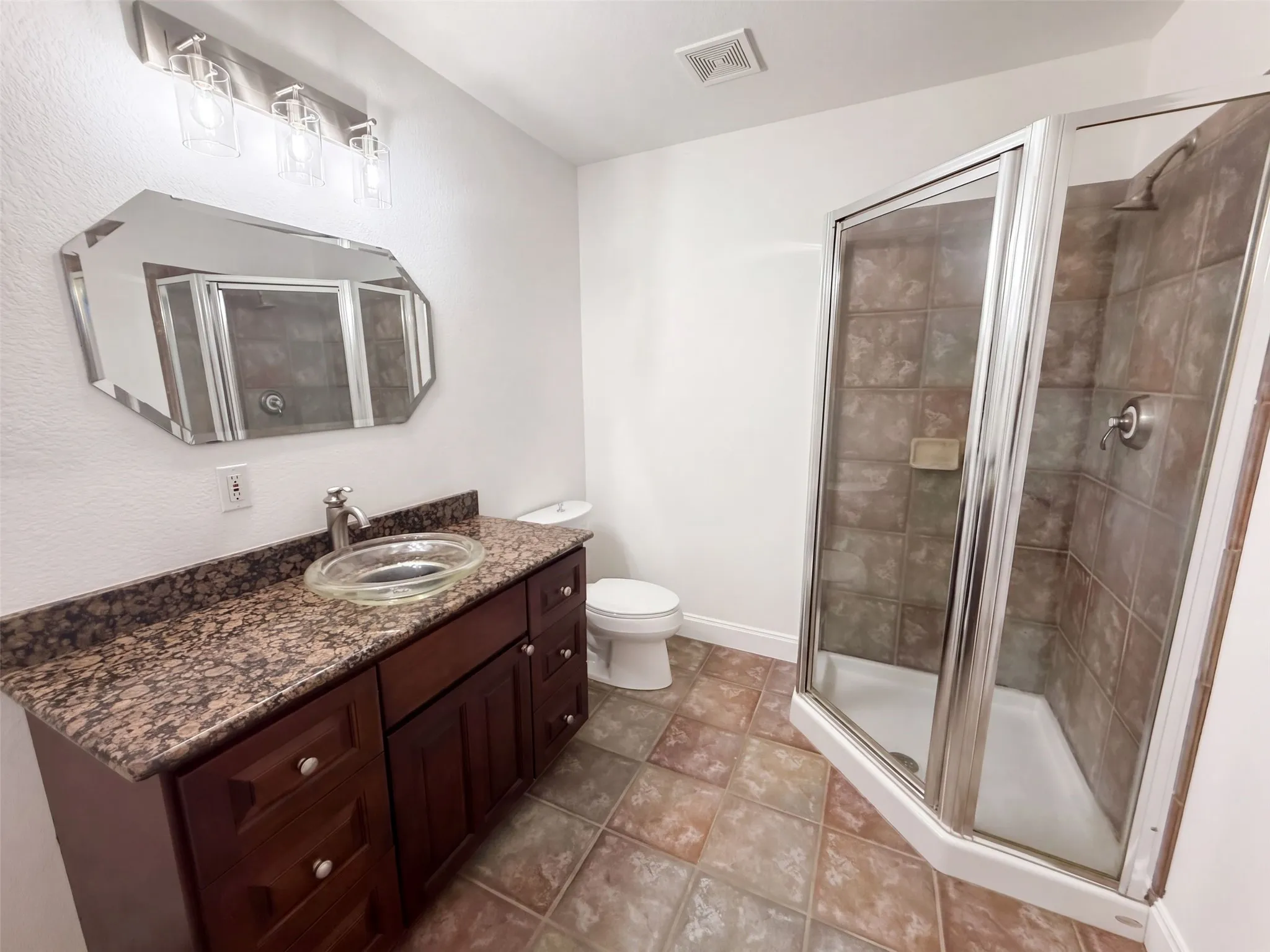 Single Family Residence For Sale in Tarrant County , 3911 White Settlement Road, Fort Worth, Texas 76107, 4 Bedroom, 4 Bathroom, 1 Garage spaces, 4,947 Sqft, built in 1940, mls#21404918, Real Estate Agent in Fort Worth, Homes For Sale in Tarrant county, Homes For Sale in Fort Worth, Realtor in Fort Worth Texas, Real Estate Brokerage Independent Realty Texas, Luminita Cordes Realtor