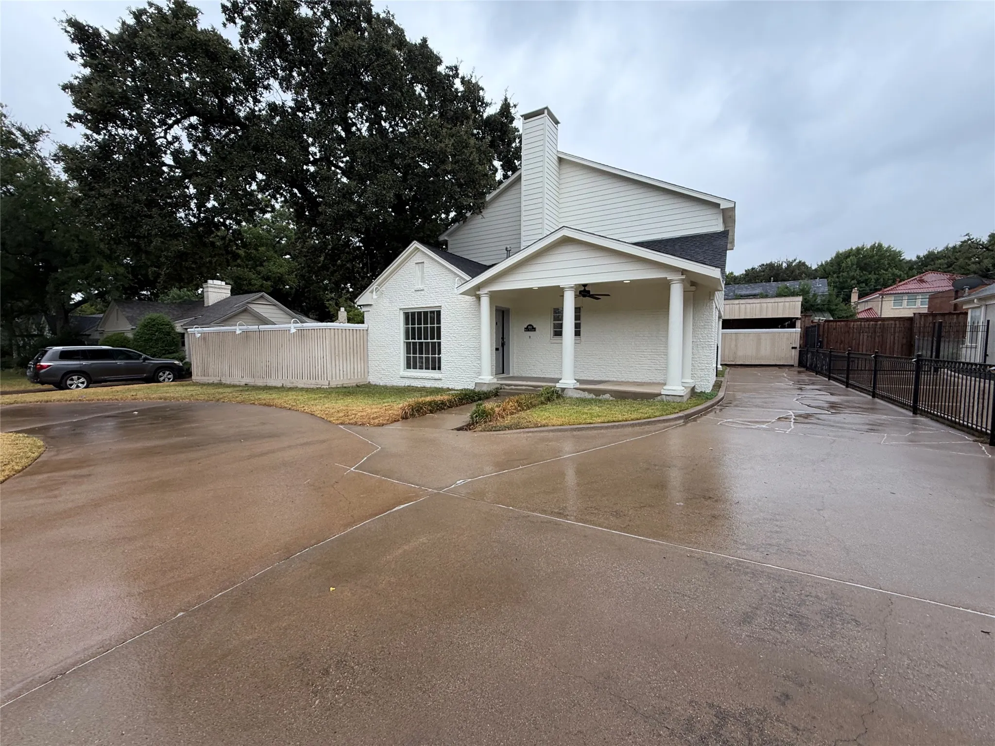 Single Family Residence For Sale in Tarrant County , 3911 White Settlement Road, Fort Worth, Texas 76107, 4 Bedroom, 4 Bathroom, 1 Garage spaces, 4,947 Sqft, built in 1940, mls#21404918, Real Estate Agent in Fort Worth, Homes For Sale in Tarrant county, Homes For Sale in Fort Worth, Realtor in Fort Worth Texas, Real Estate Brokerage Independent Realty Texas, Luminita Cordes Realtor