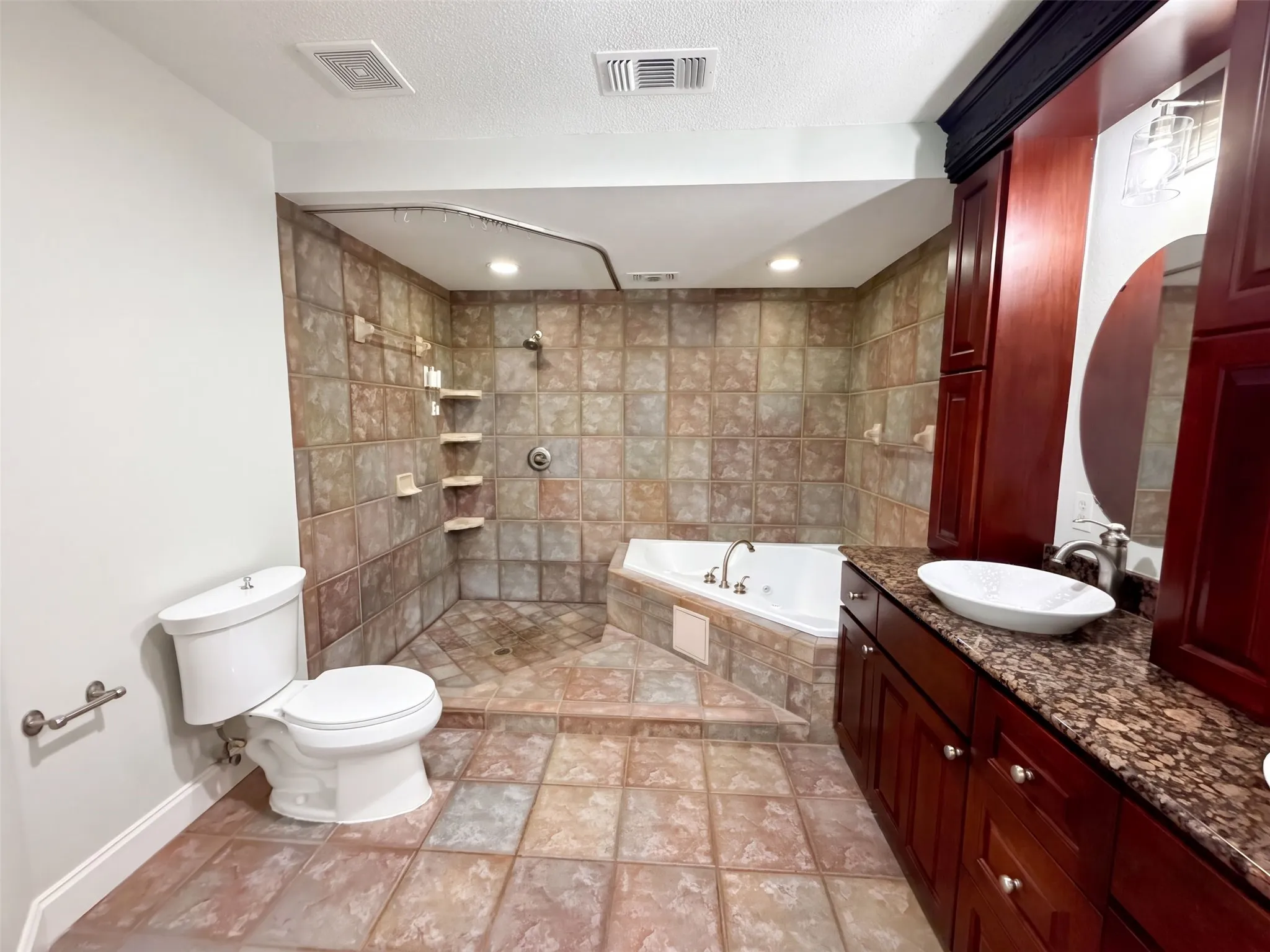 Single Family Residence For Sale in Tarrant County , 3911 White Settlement Road, Fort Worth, Texas 76107, 4 Bedroom, 4 Bathroom, 1 Garage spaces, 4,947 Sqft, built in 1940, mls#21404918, Real Estate Agent in Fort Worth, Homes For Sale in Tarrant county, Homes For Sale in Fort Worth, Realtor in Fort Worth Texas, Real Estate Brokerage Independent Realty Texas, Luminita Cordes Realtor