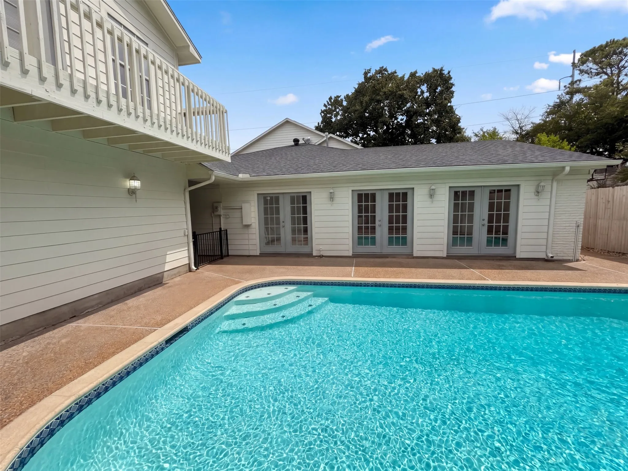 Single Family Residence For Sale in Tarrant County , 3911 White Settlement Road, Fort Worth, Texas 76107, 4 Bedroom, 4 Bathroom, 1 Garage spaces, 4,947 Sqft, built in 1940, mls#21404918, Real Estate Agent in Fort Worth, Homes For Sale in Tarrant county, Homes For Sale in Fort Worth, Realtor in Fort Worth Texas, Real Estate Brokerage Independent Realty Texas, Luminita Cordes Realtor