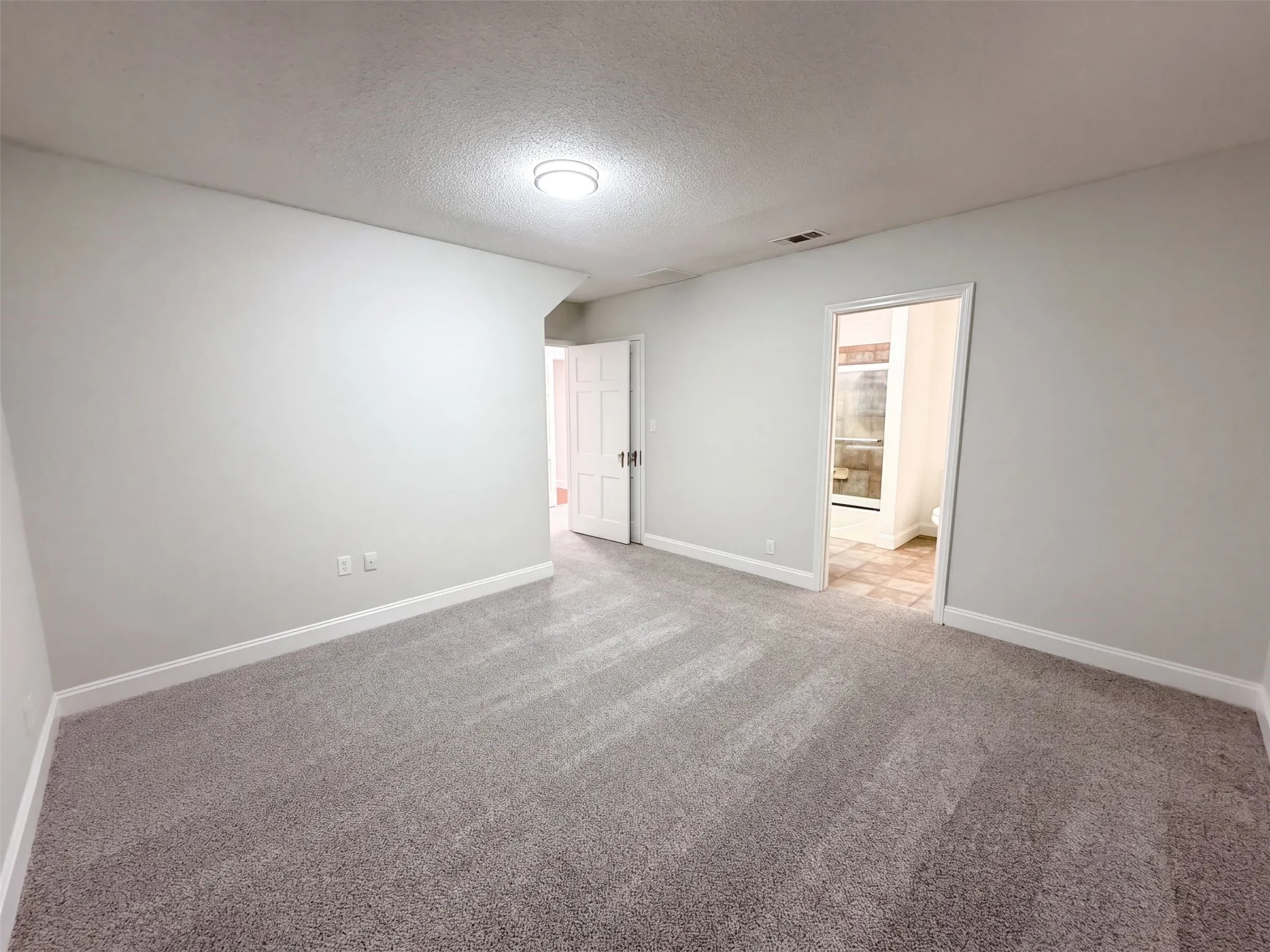 Single Family Residence For Sale in Tarrant County , 3911 White Settlement Road, Fort Worth, Texas 76107, 4 Bedroom, 4 Bathroom, 1 Garage spaces, 4,947 Sqft, built in 1940, mls#21404918, Real Estate Agent in Fort Worth, Homes For Sale in Tarrant county, Homes For Sale in Fort Worth, Realtor in Fort Worth Texas, Real Estate Brokerage Independent Realty Texas, Luminita Cordes Realtor