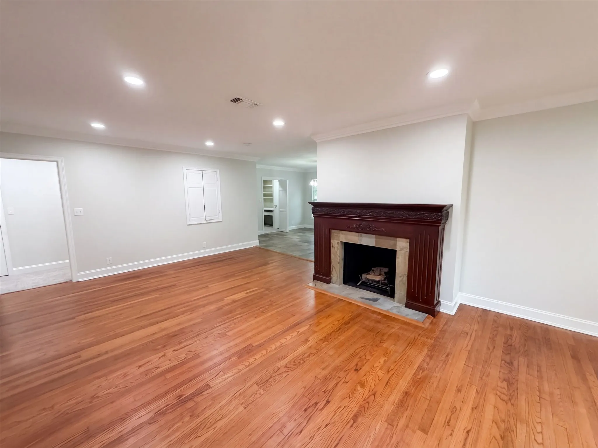 Single Family Residence For Sale in Tarrant County , 3911 White Settlement Road, Fort Worth, Texas 76107, 4 Bedroom, 4 Bathroom, 1 Garage spaces, 4,947 Sqft, built in 1940, mls#21404918, Real Estate Agent in Fort Worth, Homes For Sale in Tarrant county, Homes For Sale in Fort Worth, Realtor in Fort Worth Texas, Real Estate Brokerage Independent Realty Texas, Luminita Cordes Realtor